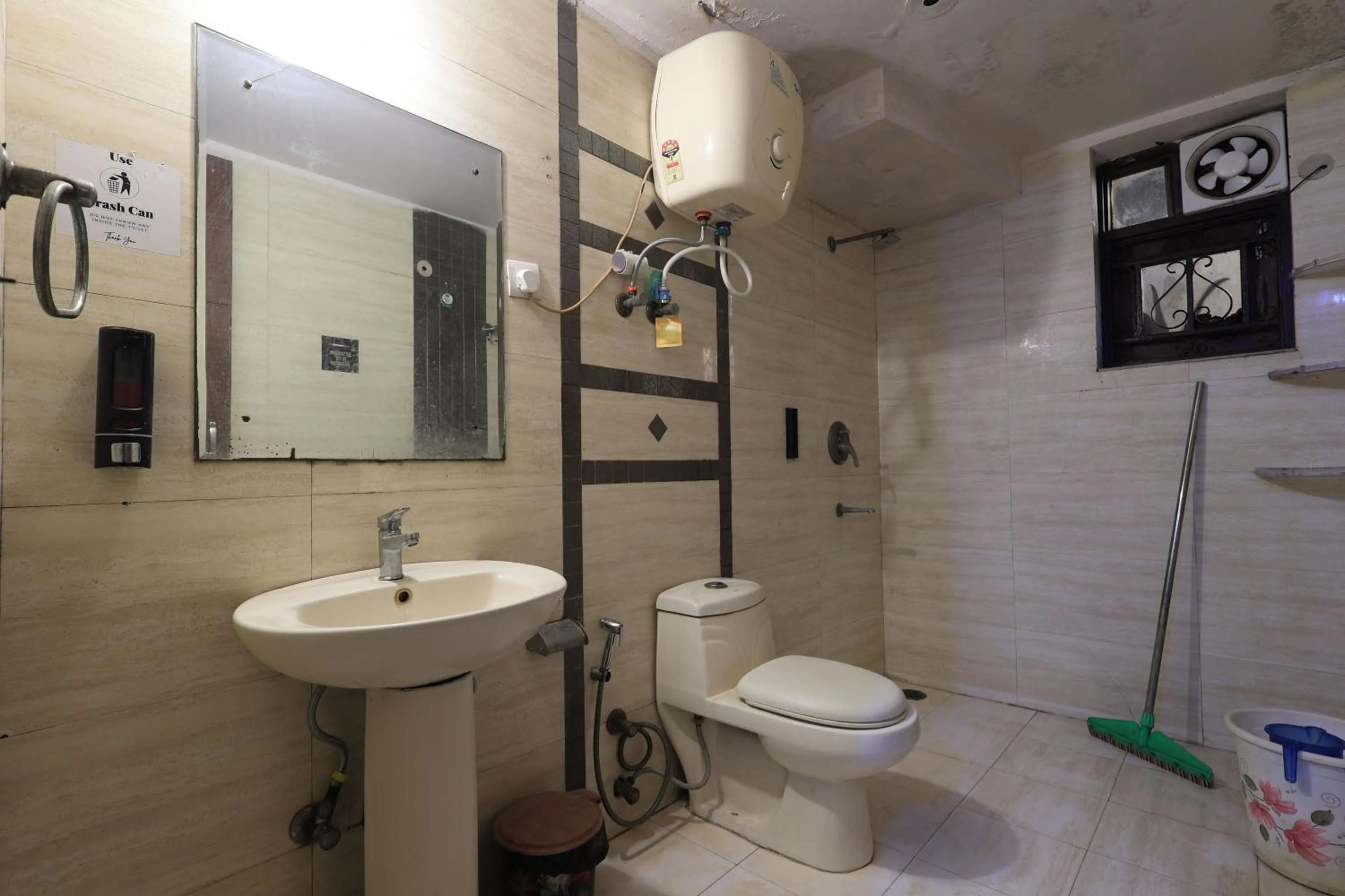 Bathroom in AmigosIndia