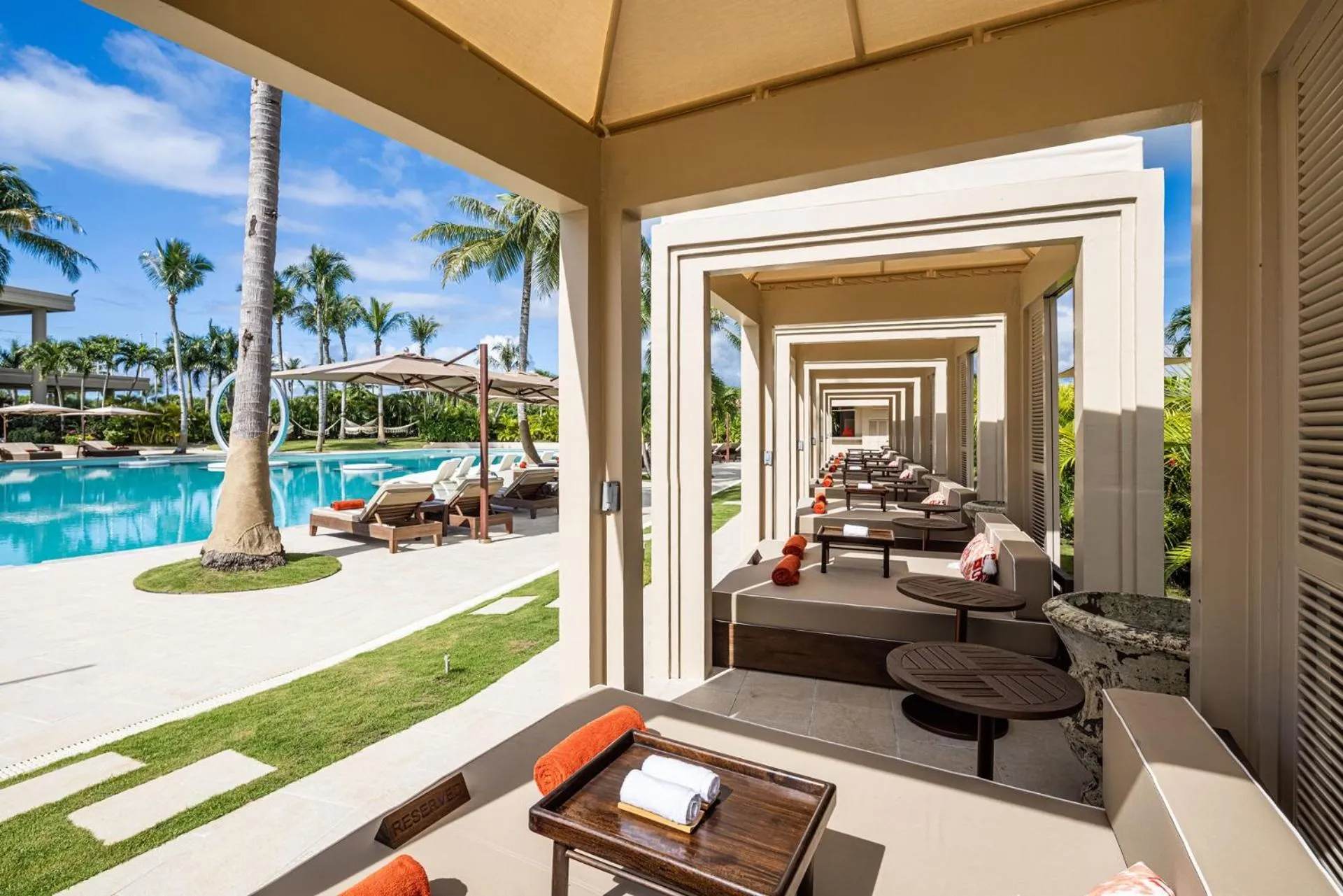 Swimming pool in Coral Ocean Resort
