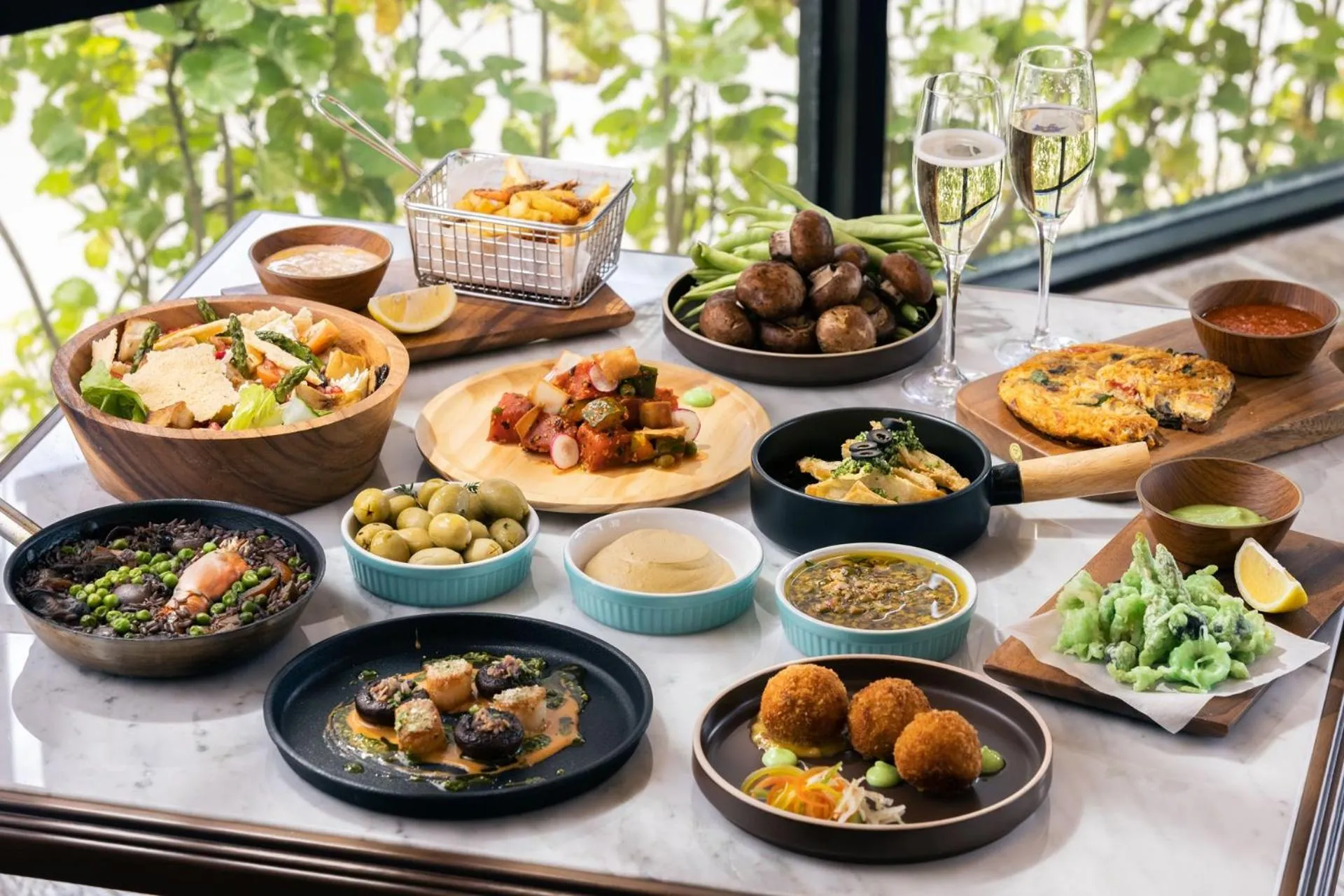 Restaurant/places to eat in Coral Ocean Resort