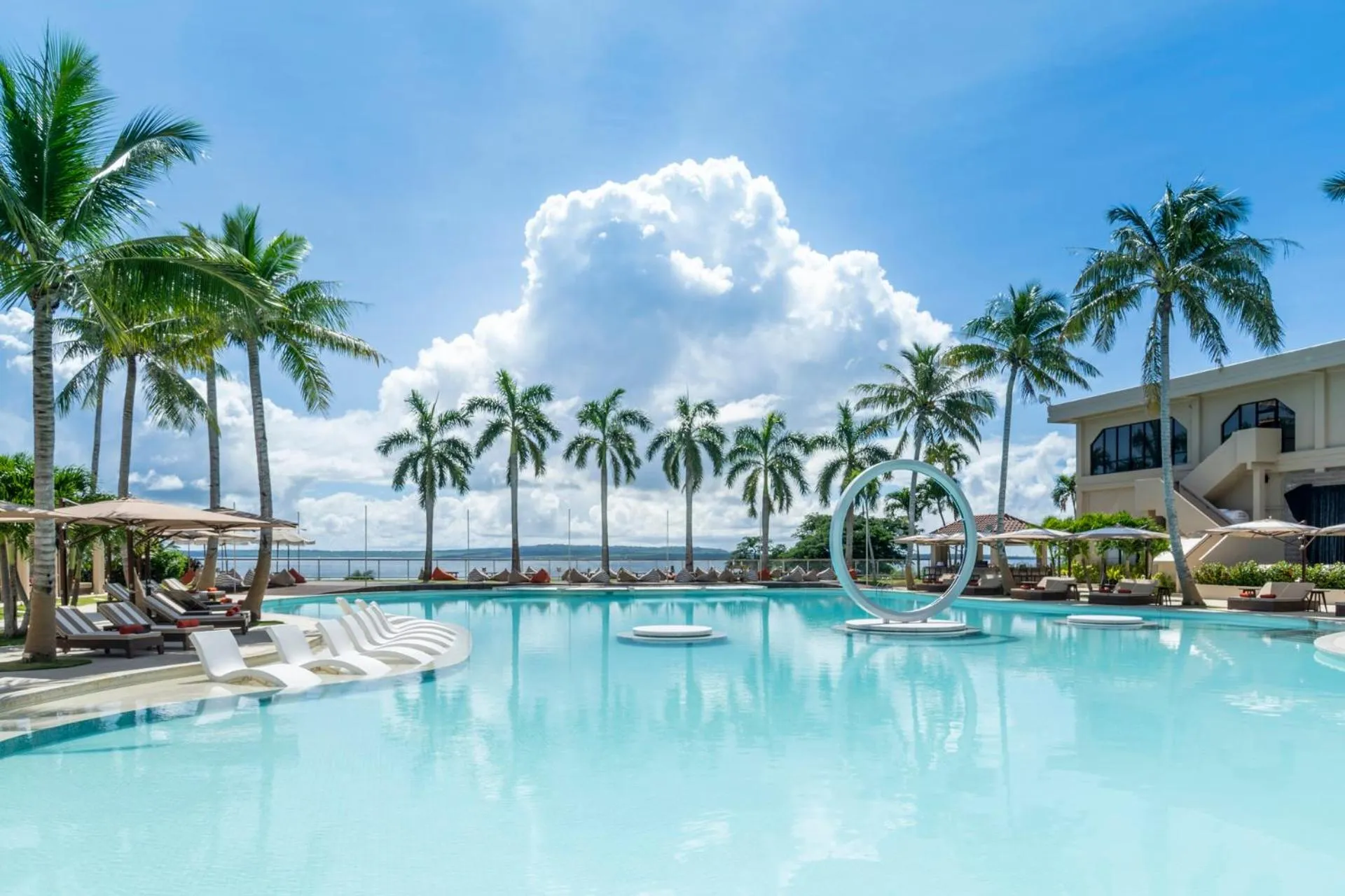 Swimming pool in Coral Ocean Resort