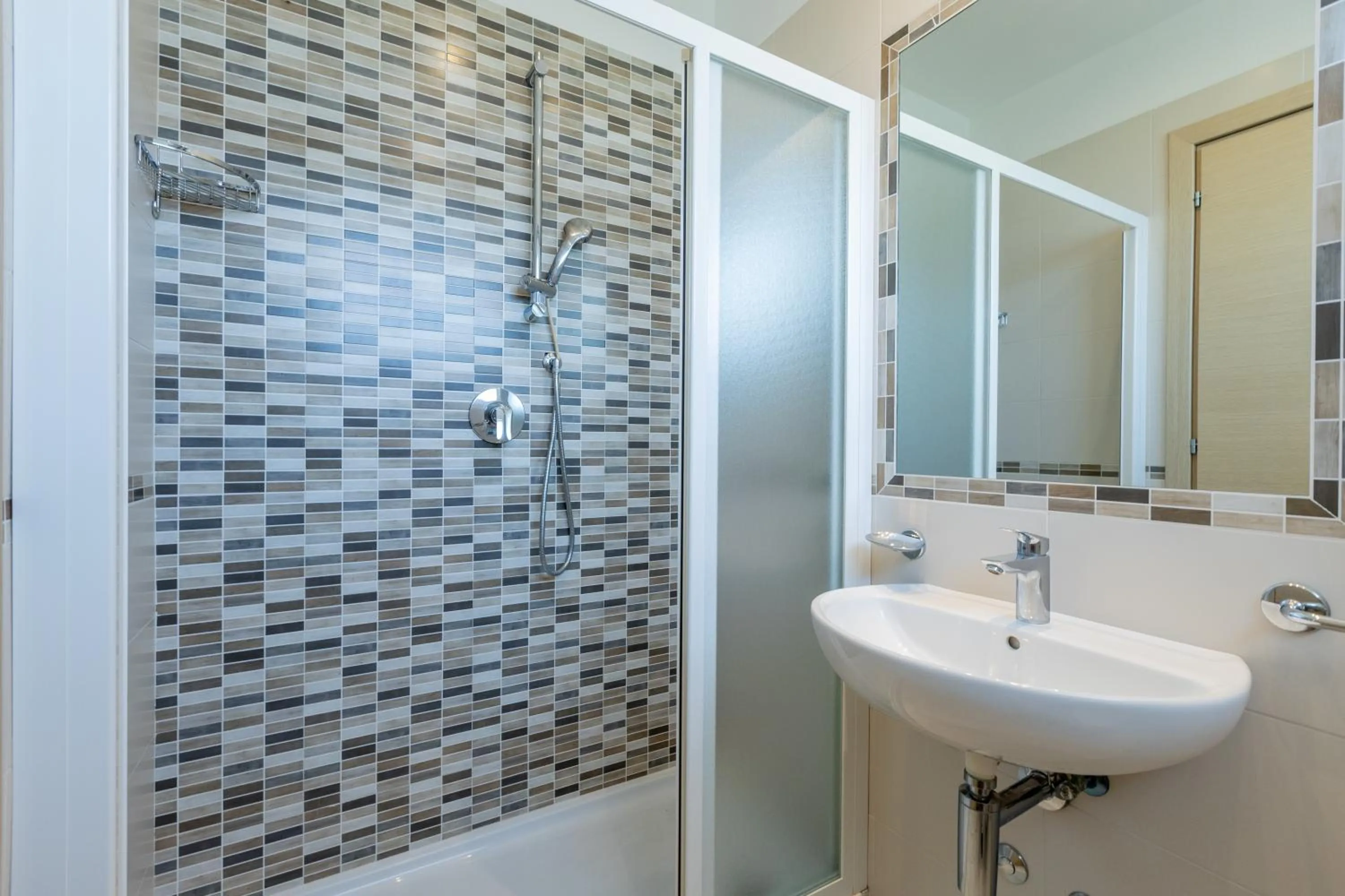 Shower in Beach Hotel Clerice