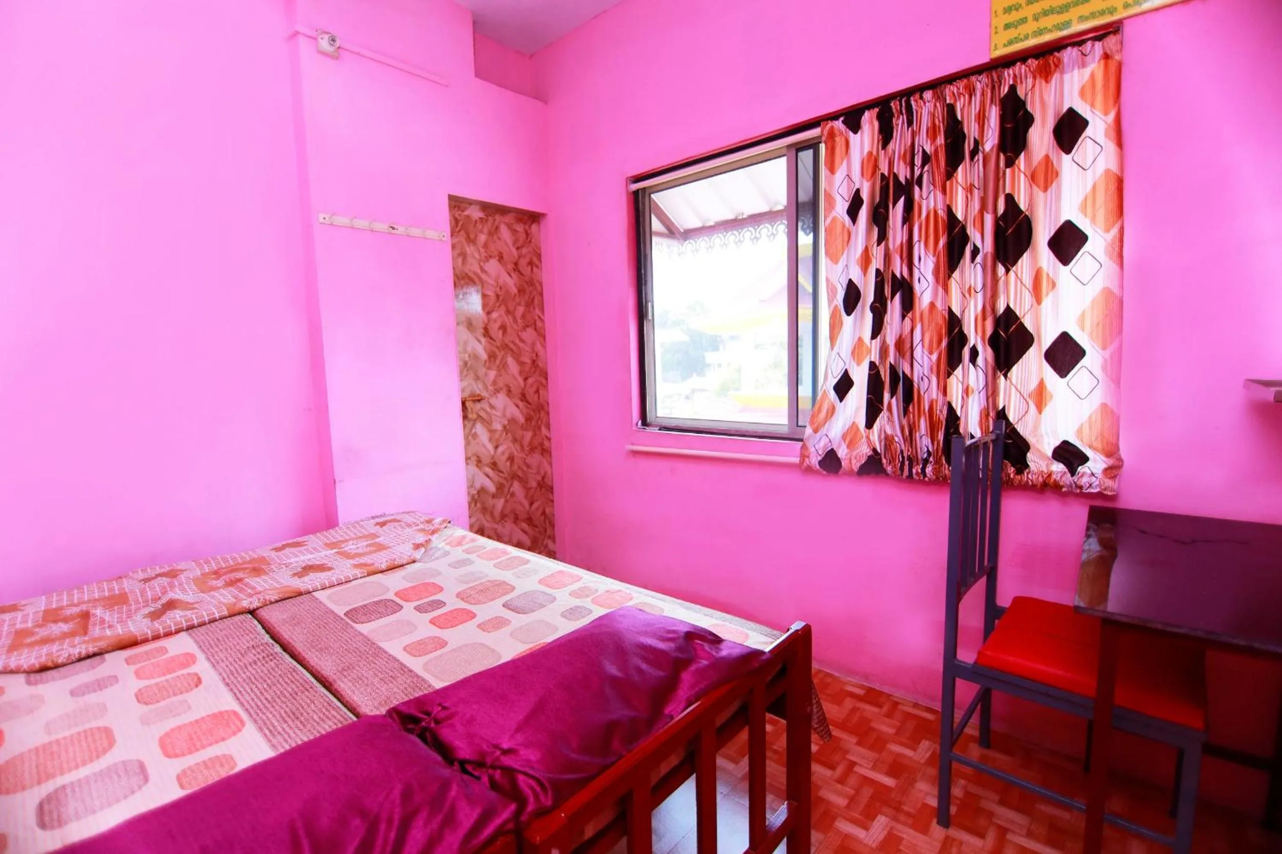 Photo of the whole room, Bed in Pleasant Inn