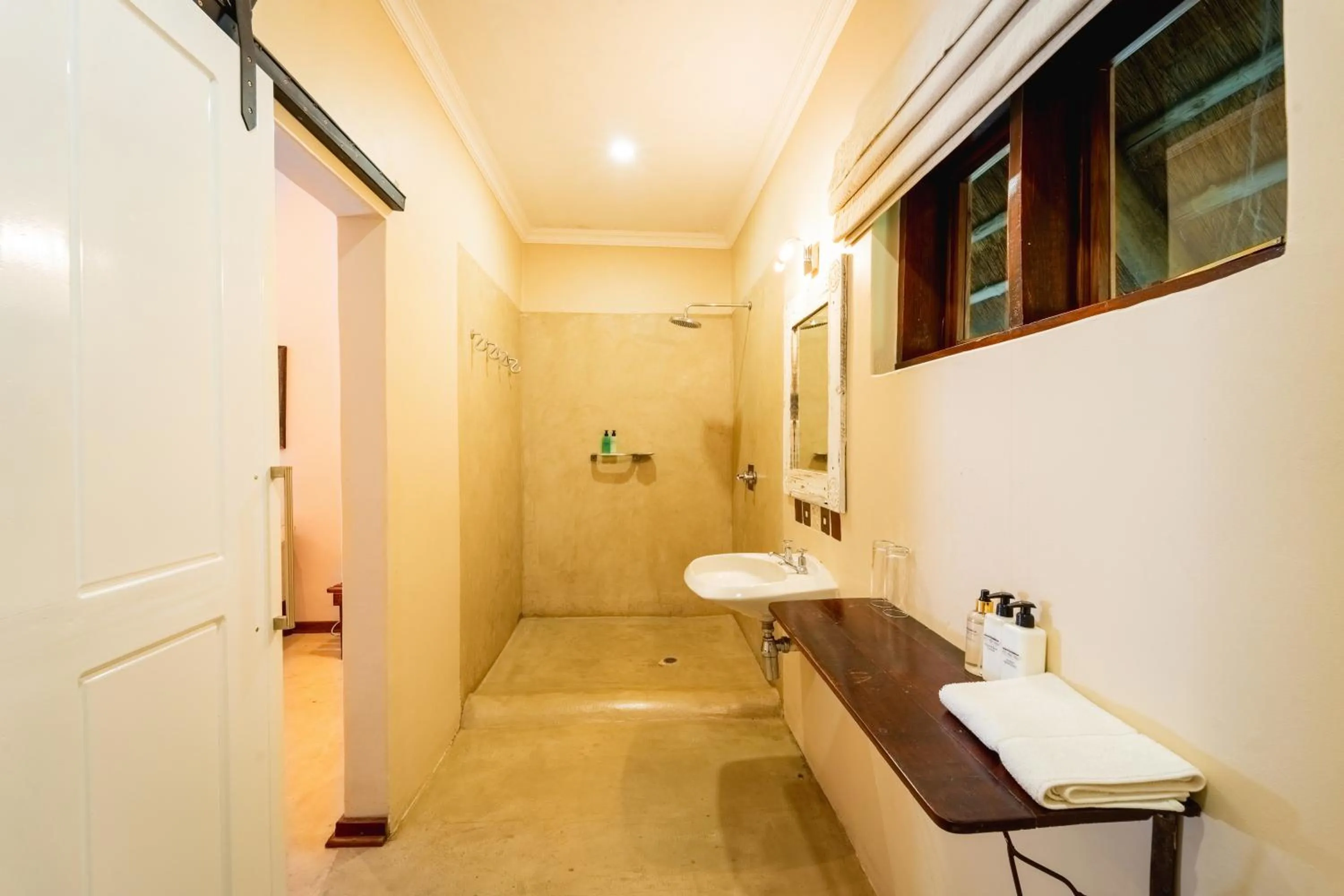 Shower in Bayete Guest Lodge