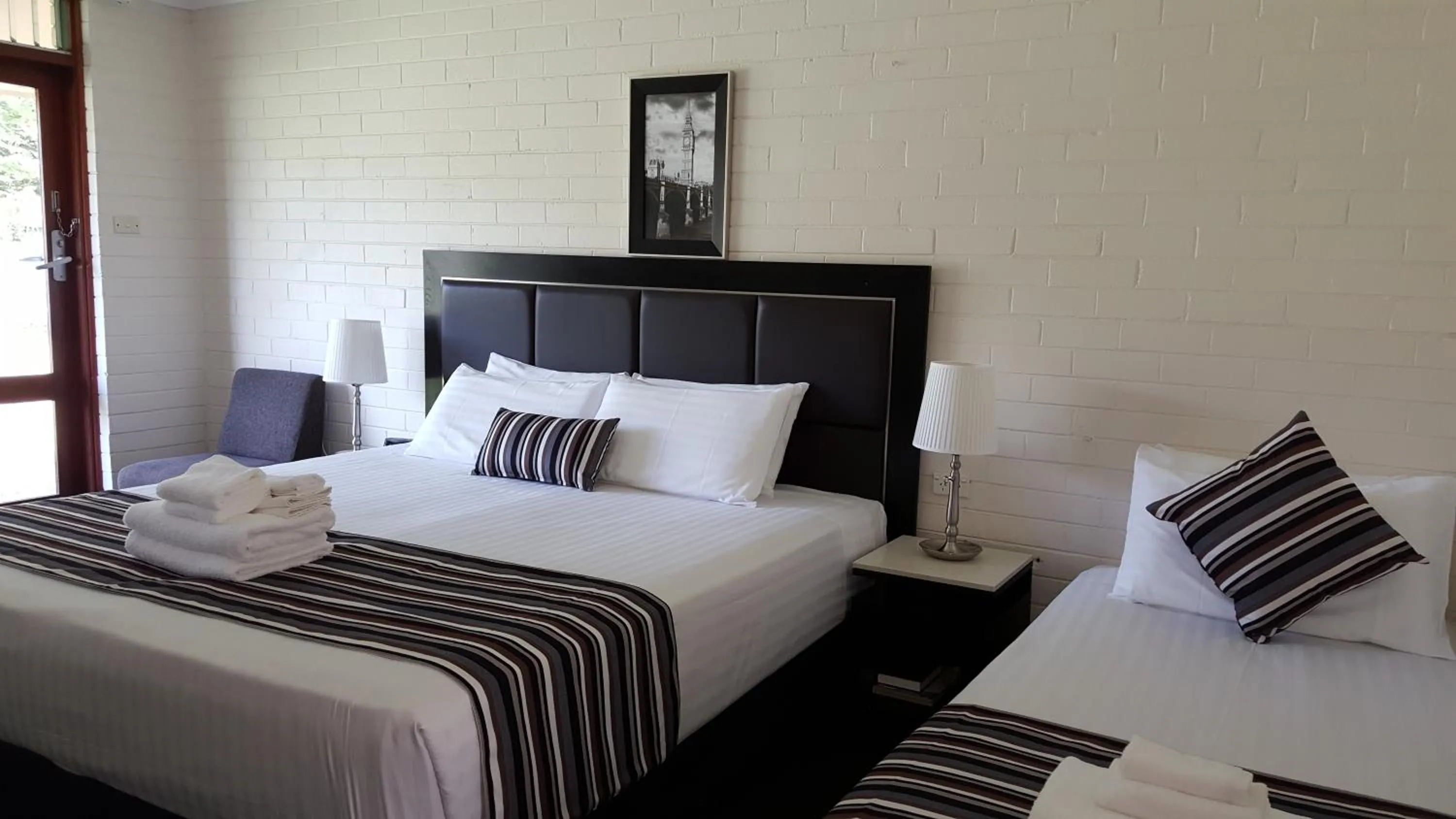 Bedroom, Bed in Hibiscus Lakeside Motel