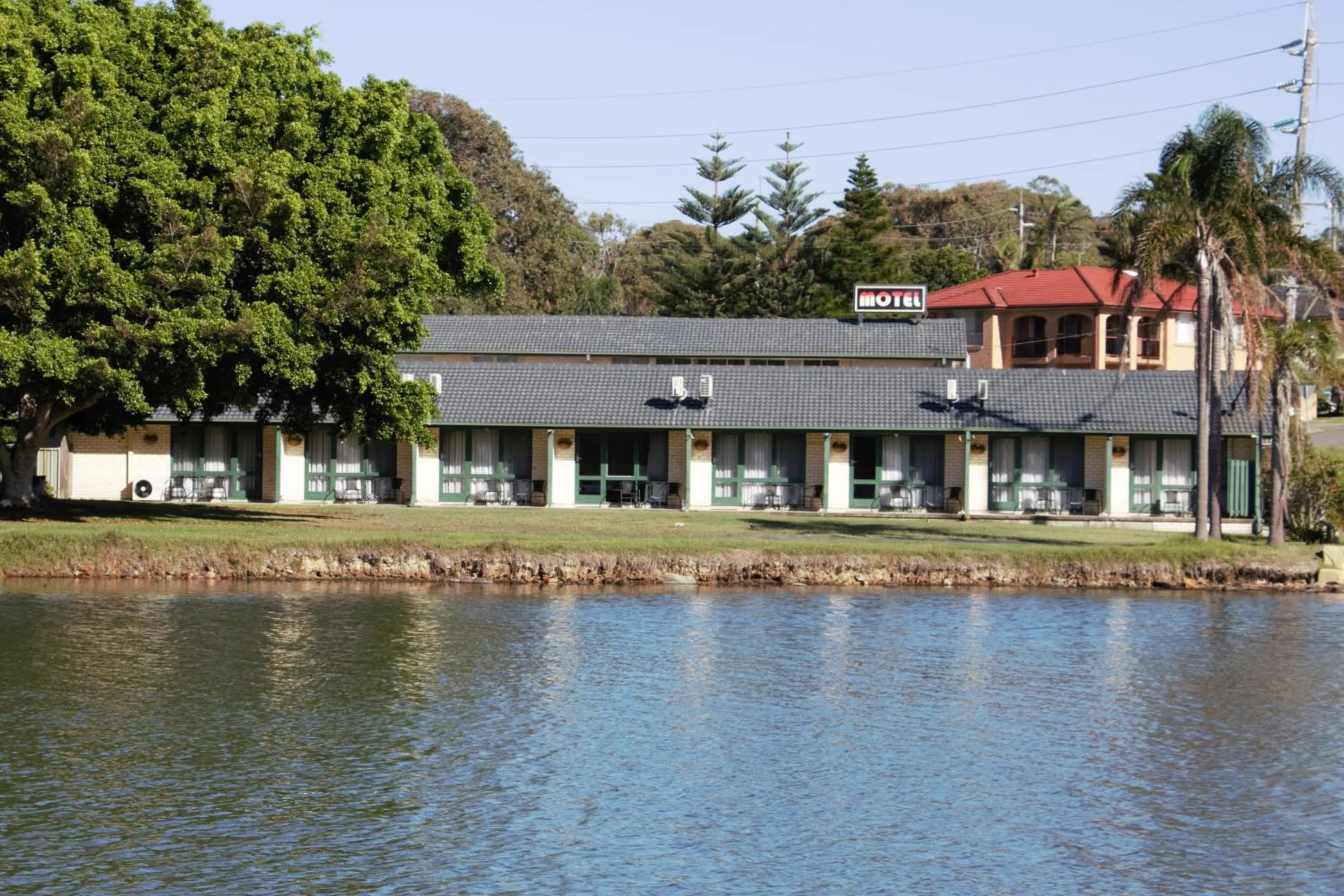 Property building in Hibiscus Lakeside Motel