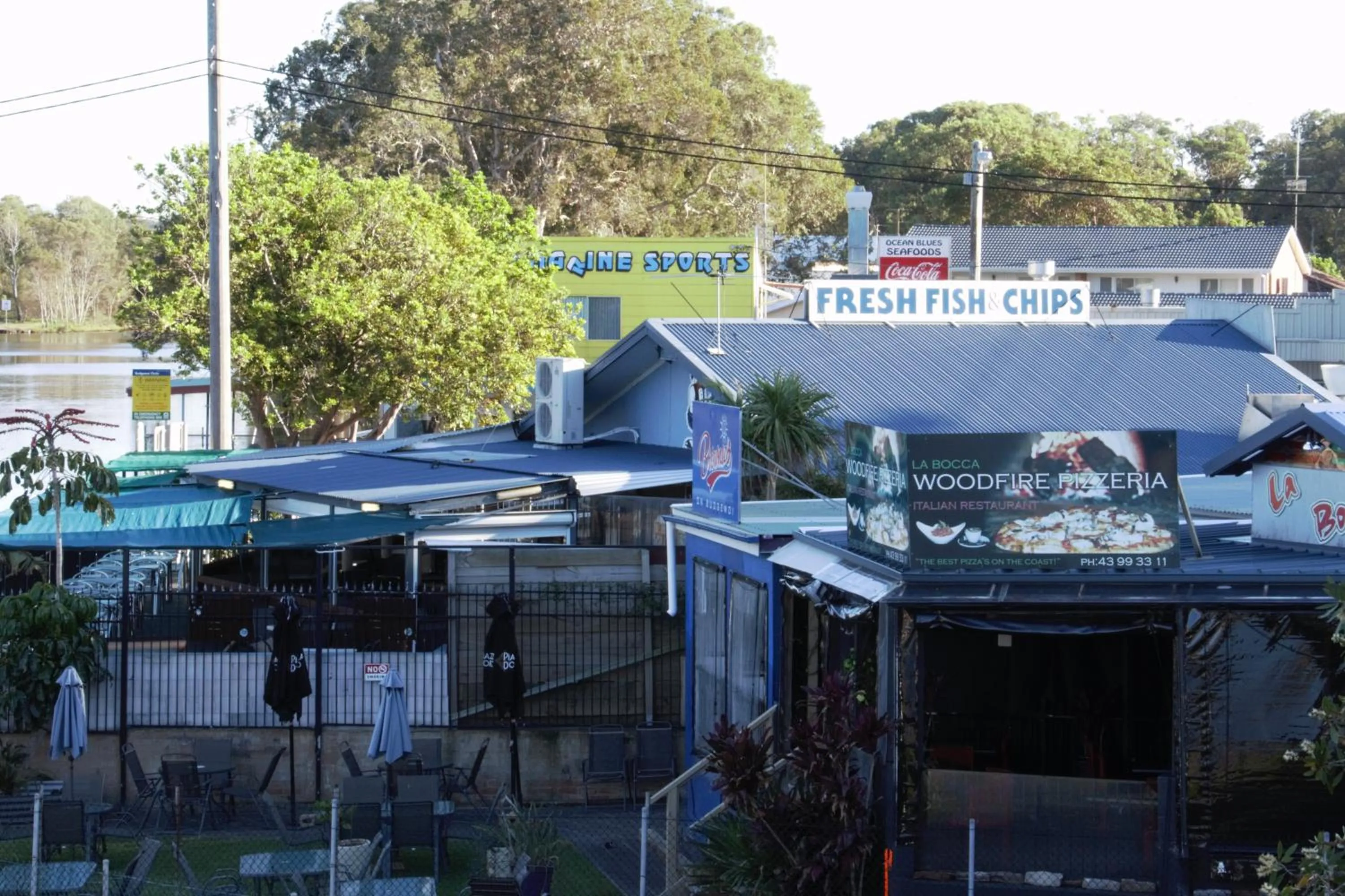 Restaurant/places to eat in Hibiscus Lakeside Motel