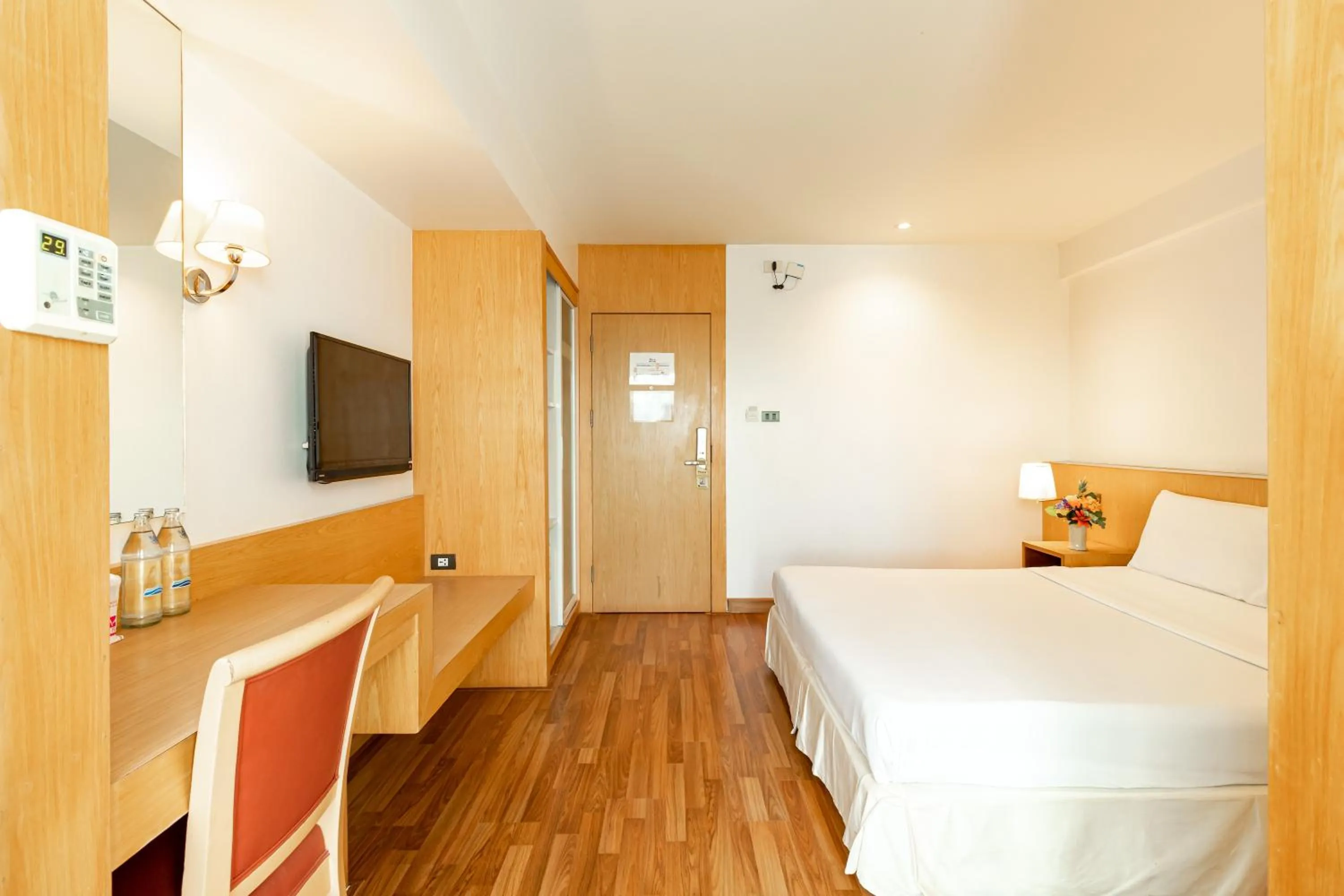 Photo of the whole room, Bed in Viva Hotel Songkhla