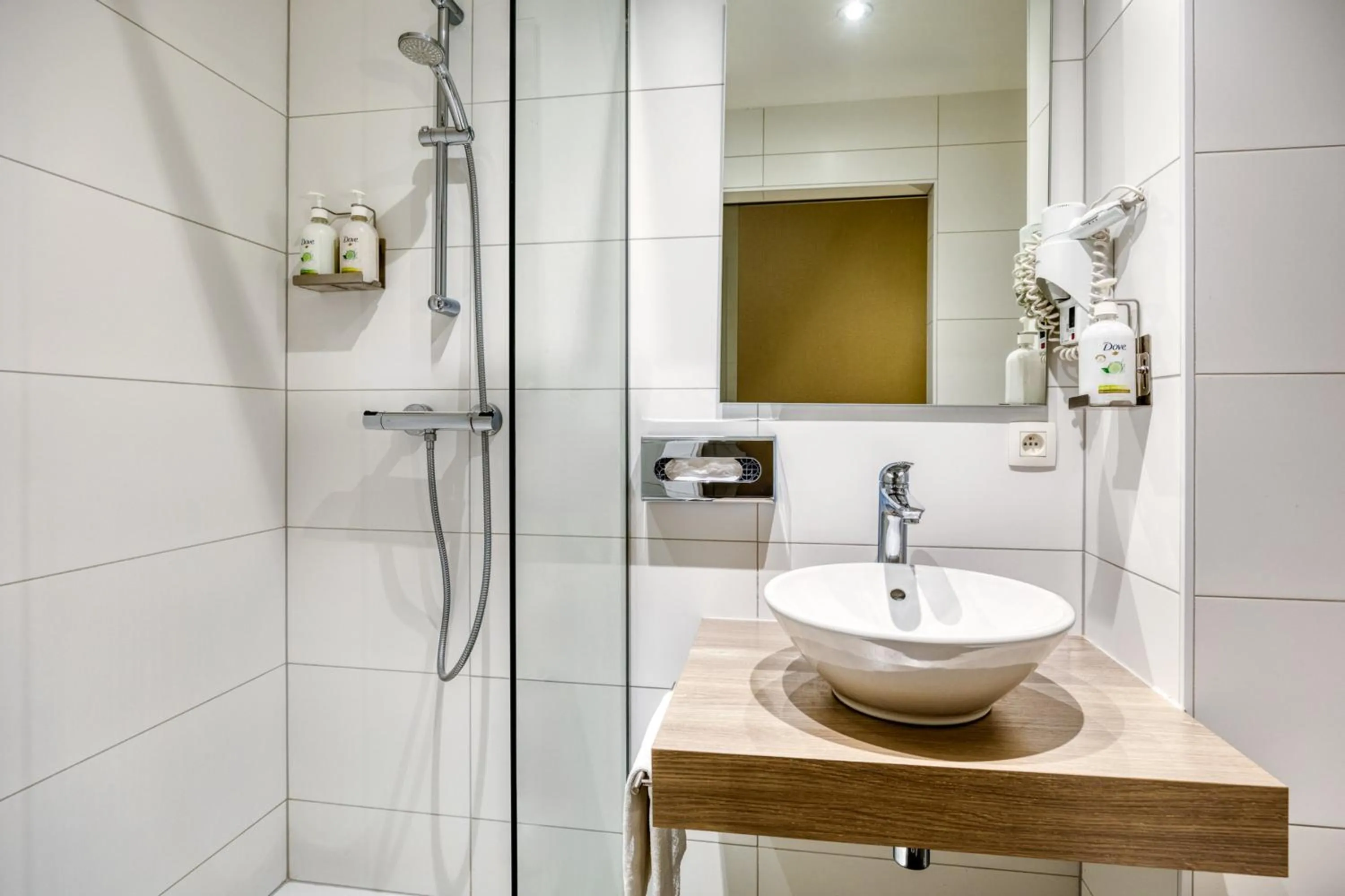 Bathroom in Holiday Inn Brussels Schuman by IHG