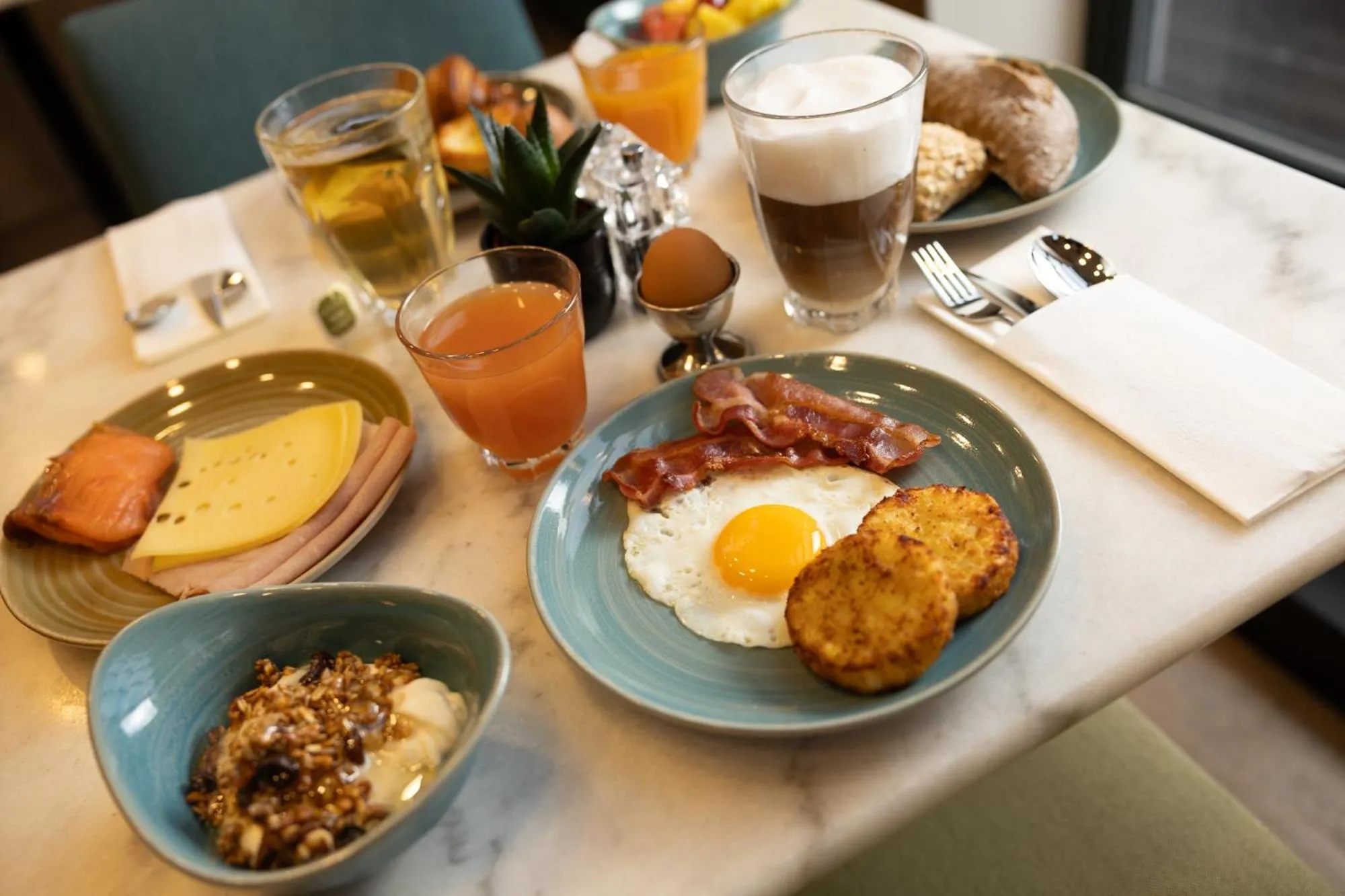 Breakfast in Holiday Inn Brussels Schuman by IHG