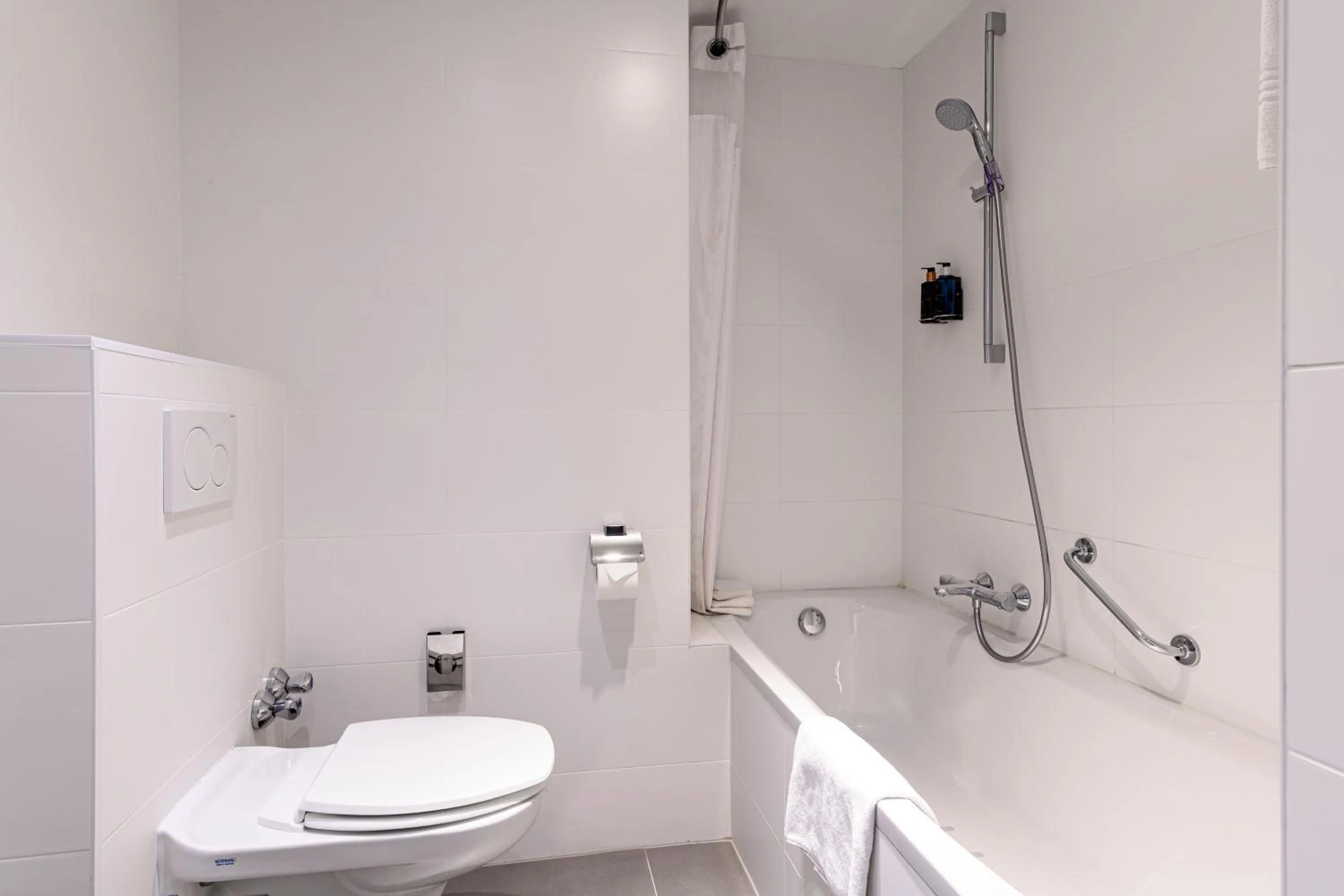 Bathroom in Holiday Inn Brussels Schuman by IHG