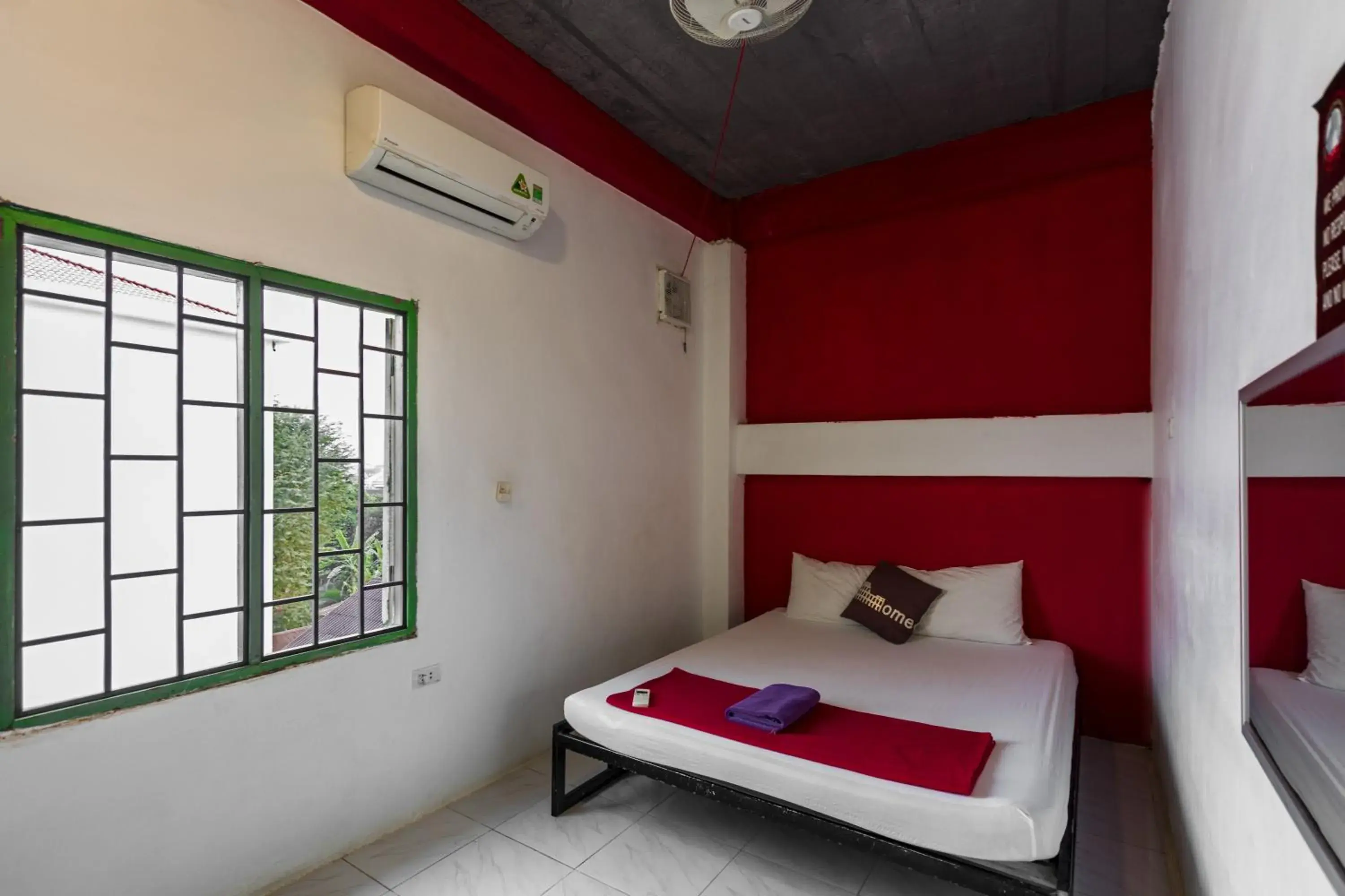 Superior Double or Twin Room in Vangvieng Rock Backpacker Rooftop Hostel Superior Double or Twin Room in Vangvieng Rock Backpacker Rooftop Hostel