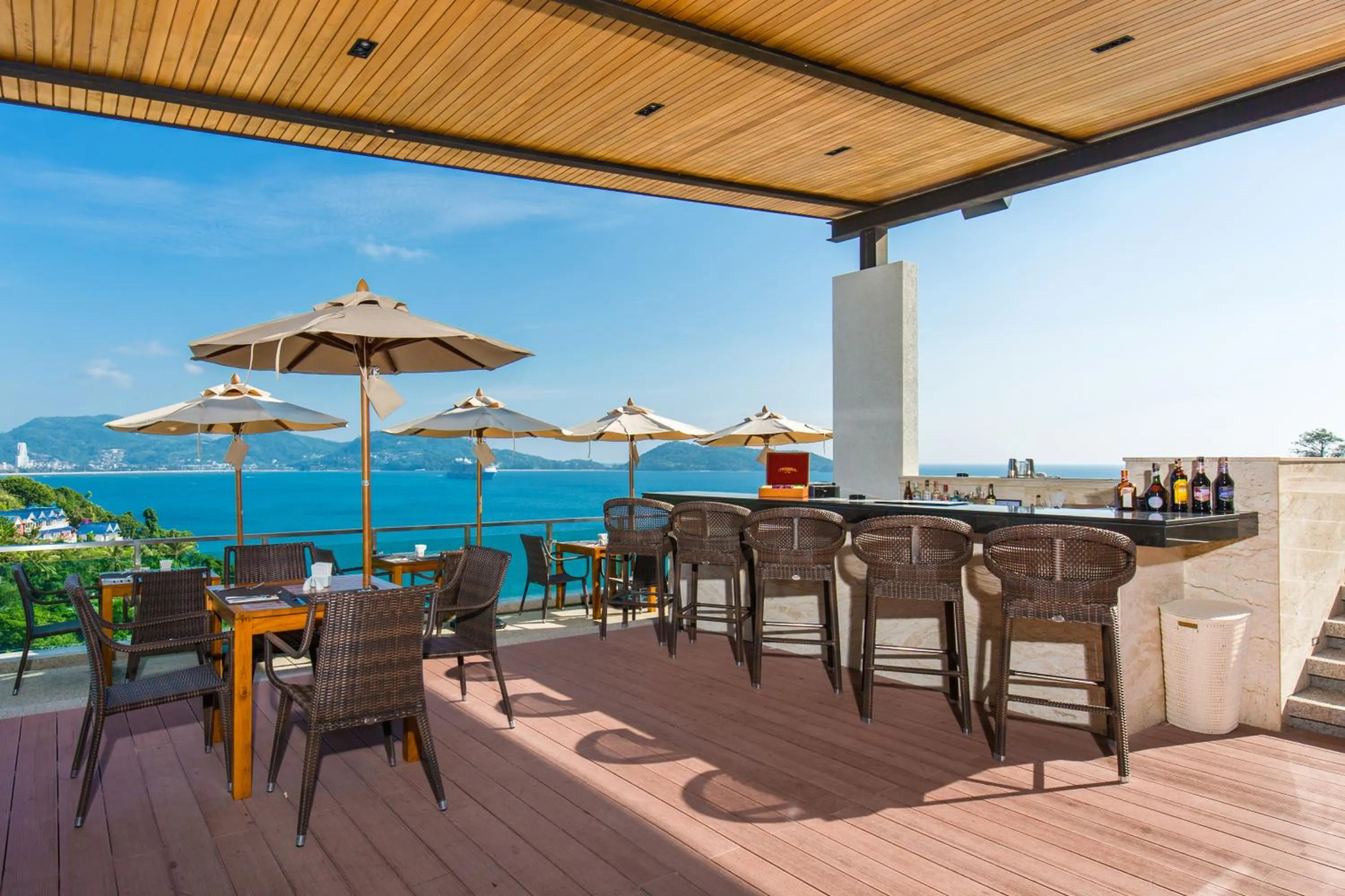 Swimming pool in Wyndham Grand Phuket Kalim Bay