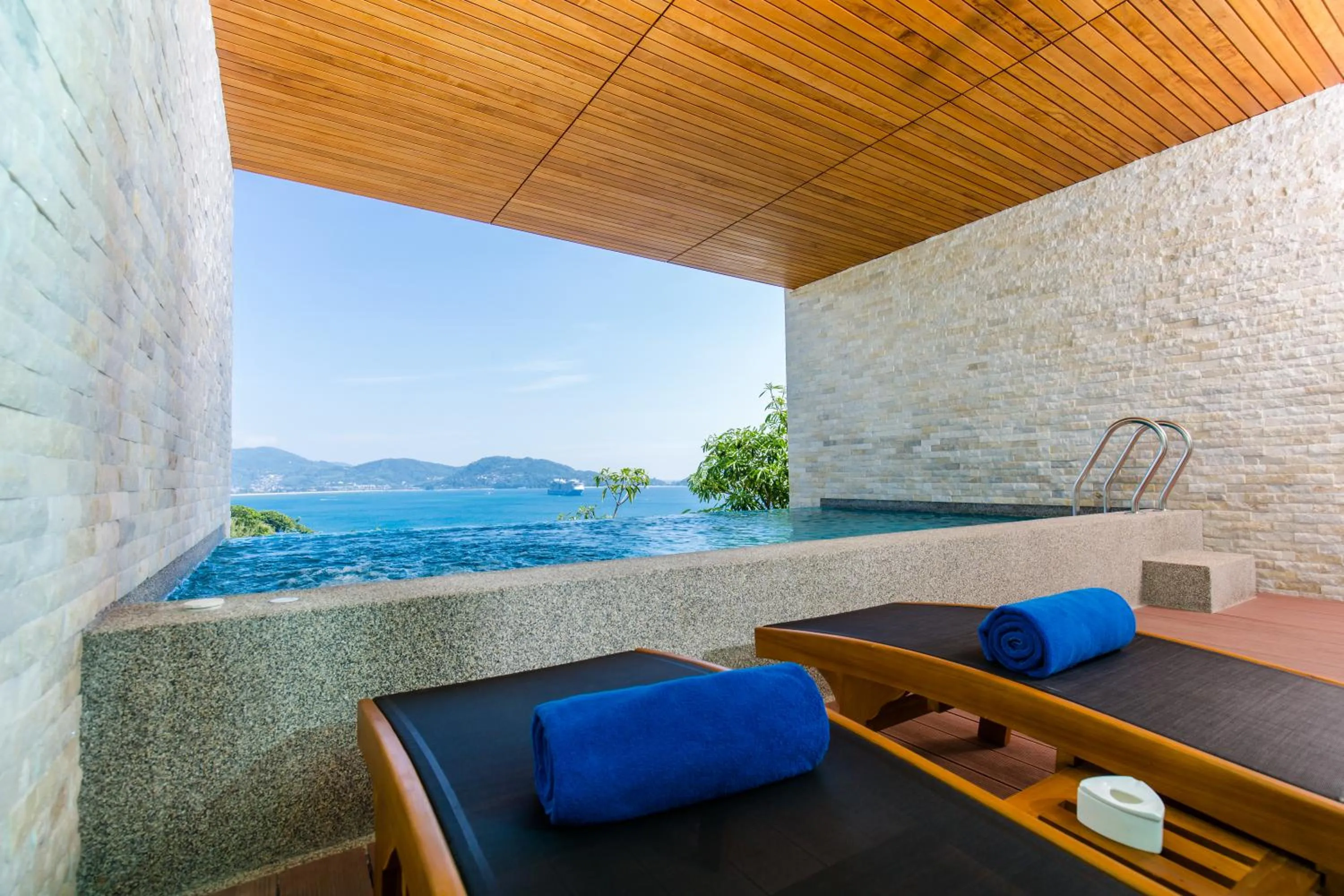 Balcony/Terrace in Wyndham Grand Phuket Kalim Bay