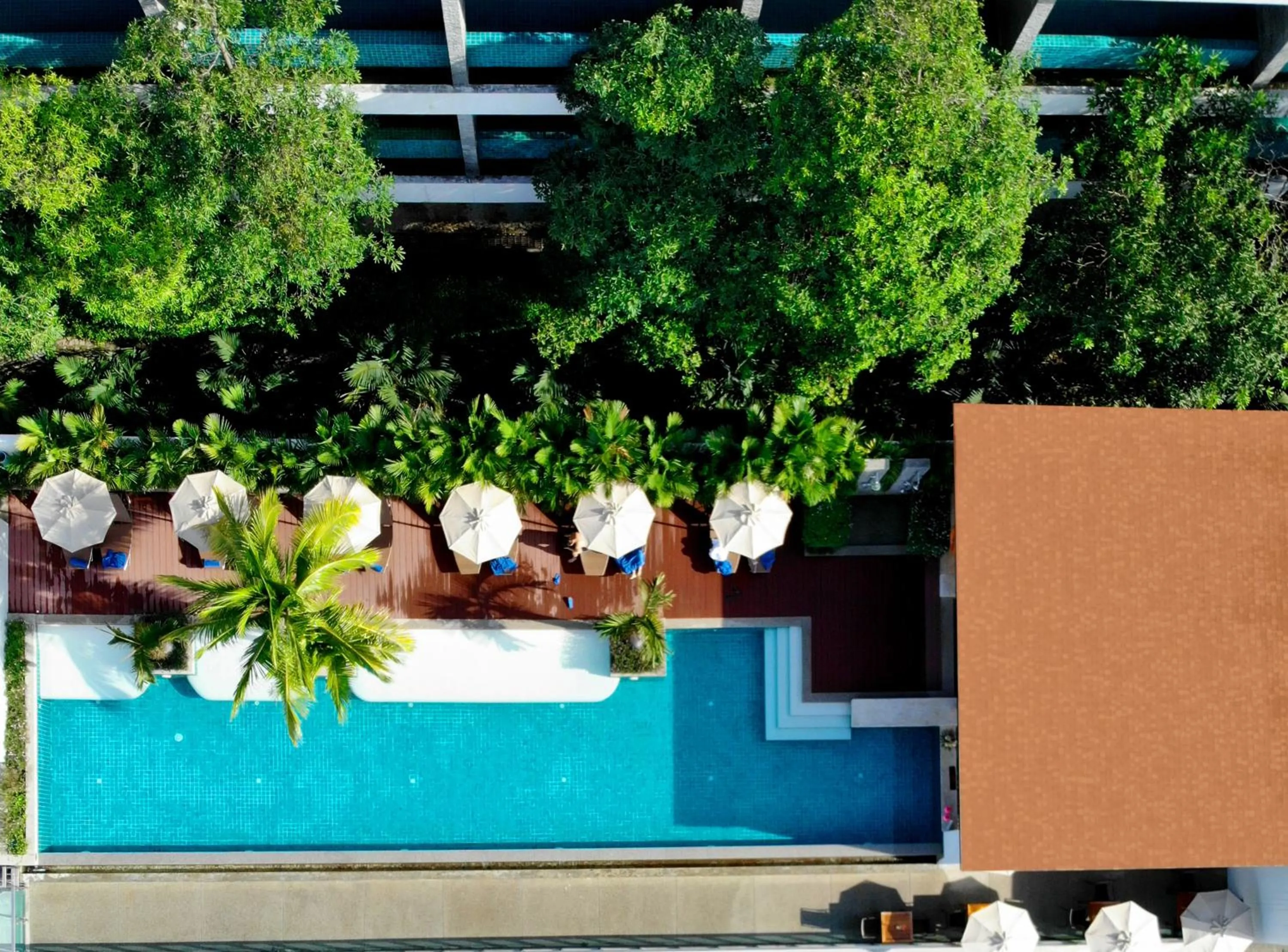 Swimming pool in Wyndham Grand Phuket Kalim Bay