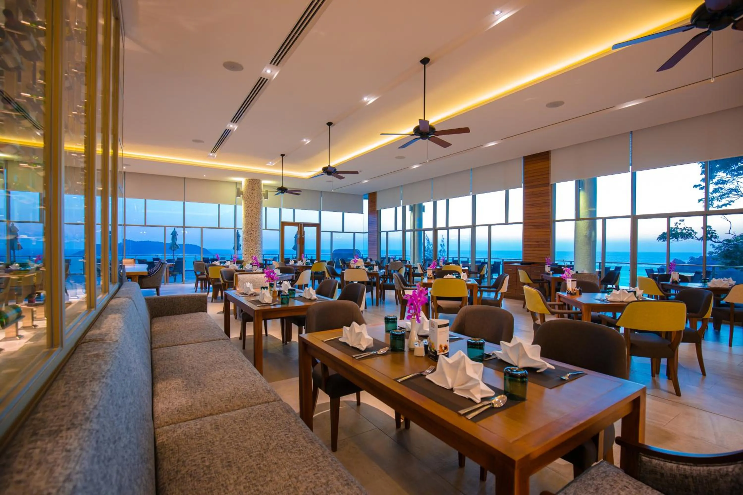 Restaurant/places to eat in Wyndham Grand Phuket Kalim Bay
