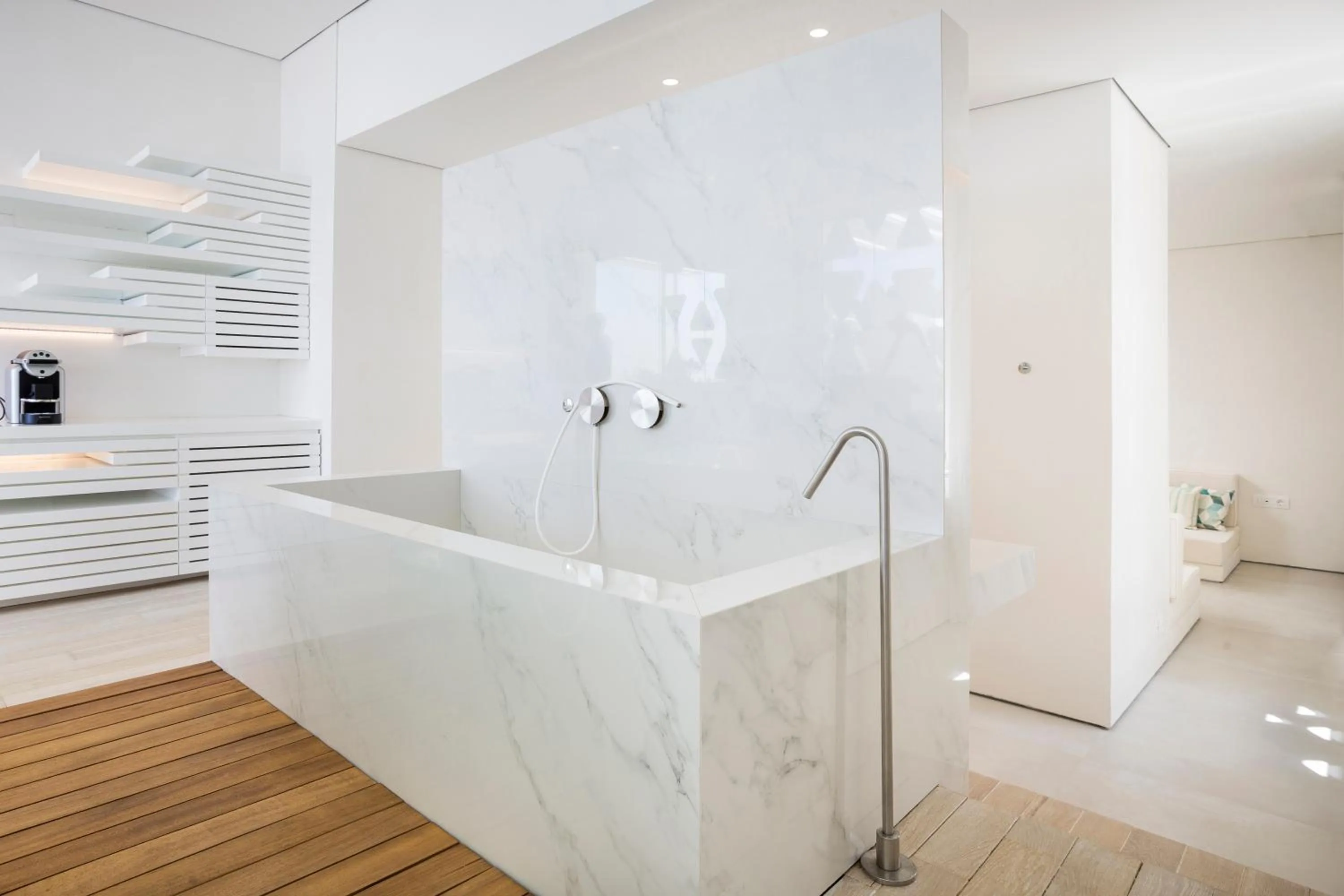 Bath in Mykonos Dove Beachfront Hotel