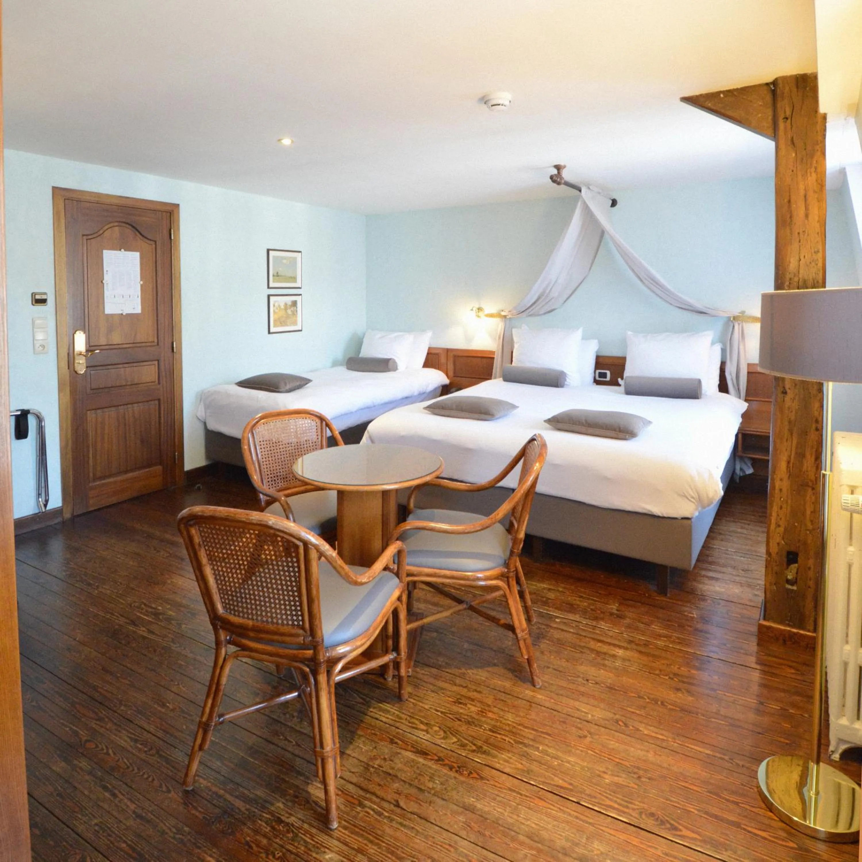 Bed in Hotel de la Poste - Relais de Napoleon III