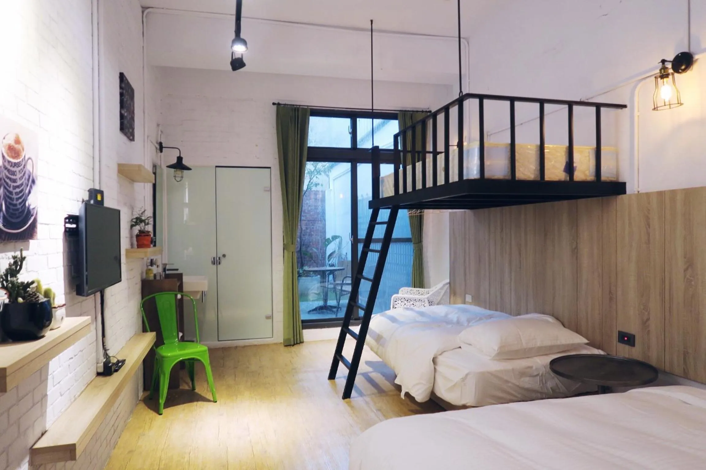 Photo of the whole room, Bed in The Brick