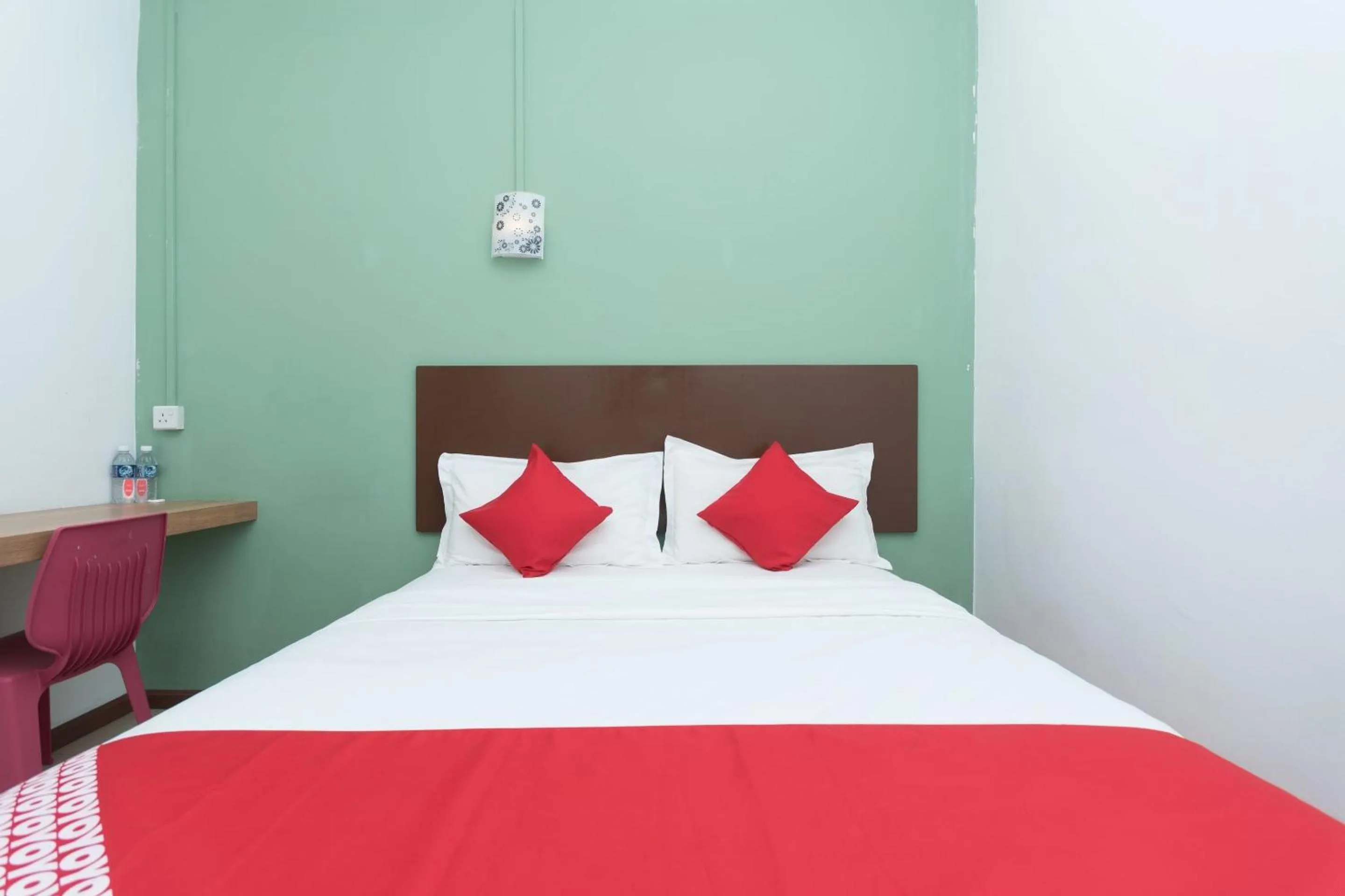 Bedroom, Bed in OYO 218 Storytel