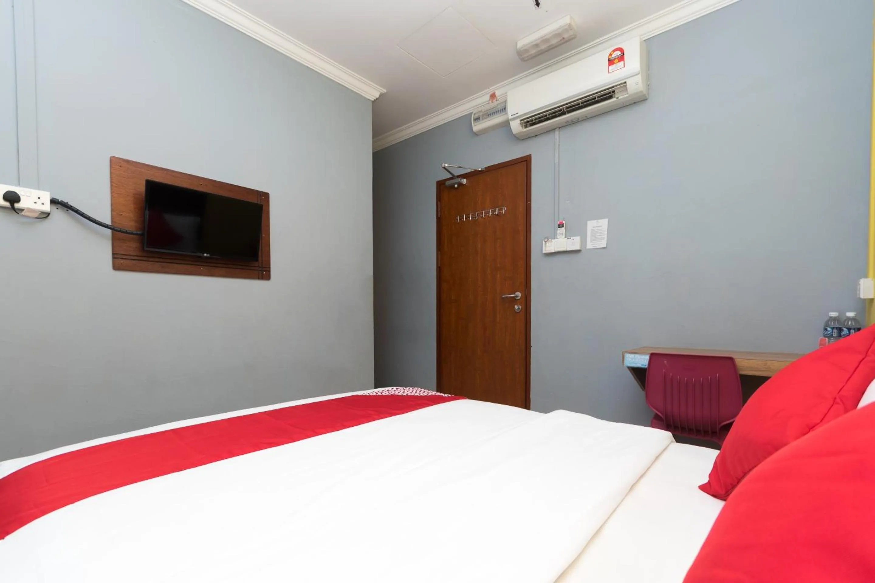 Bedroom, Bed in OYO 218 Storytel