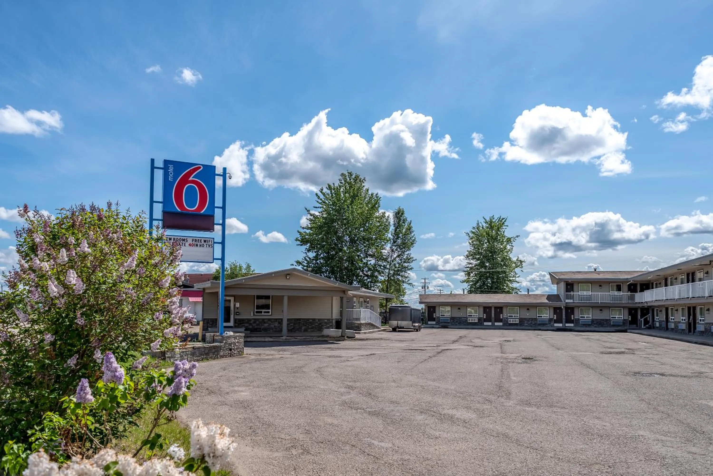 Facade/entrance in Motel 6-Fort Nelson, BC