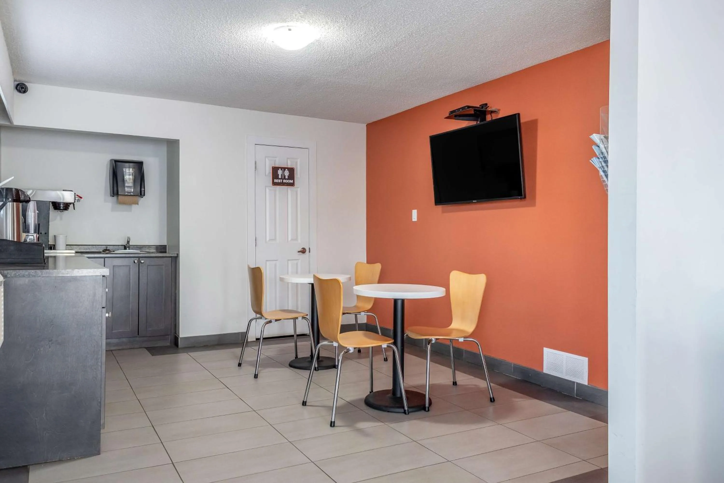 Lobby or reception in Motel 6-Fort Nelson, BC