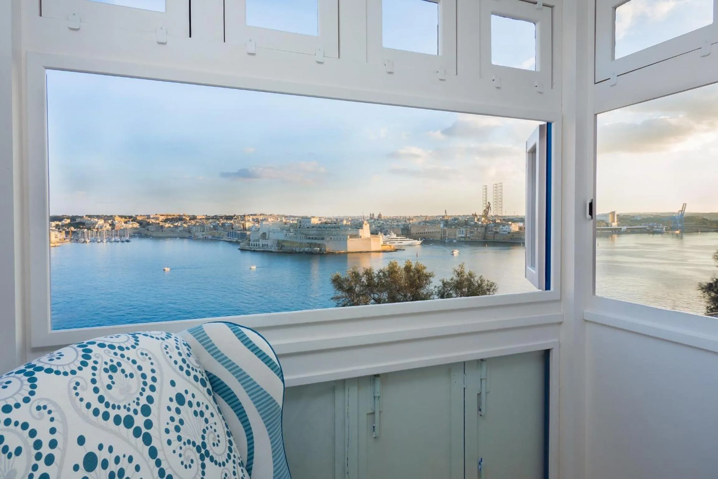 Apartment with Sea View in Valletta Suite Drew