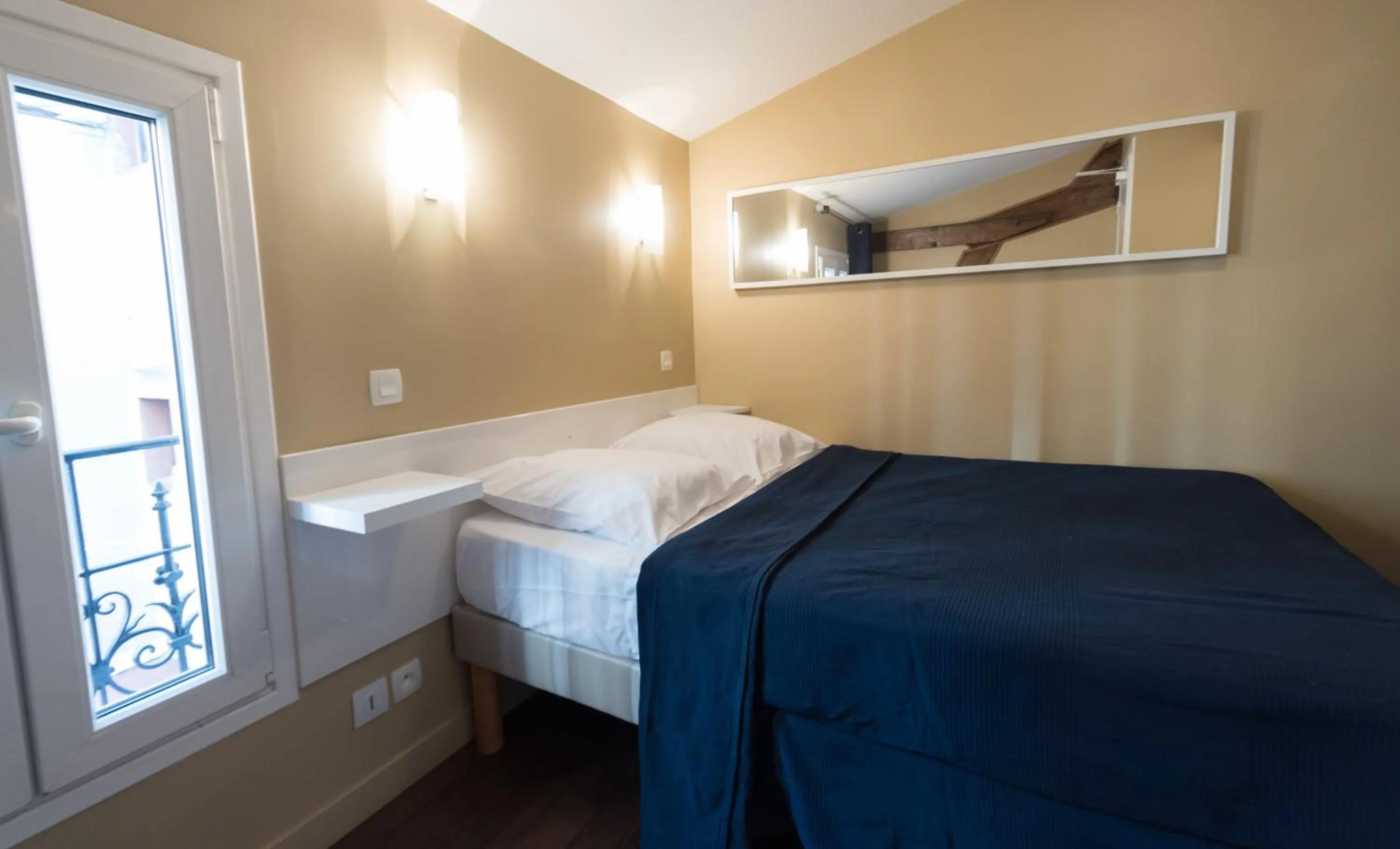 Bedroom, Bed in Hôtel De La Gare