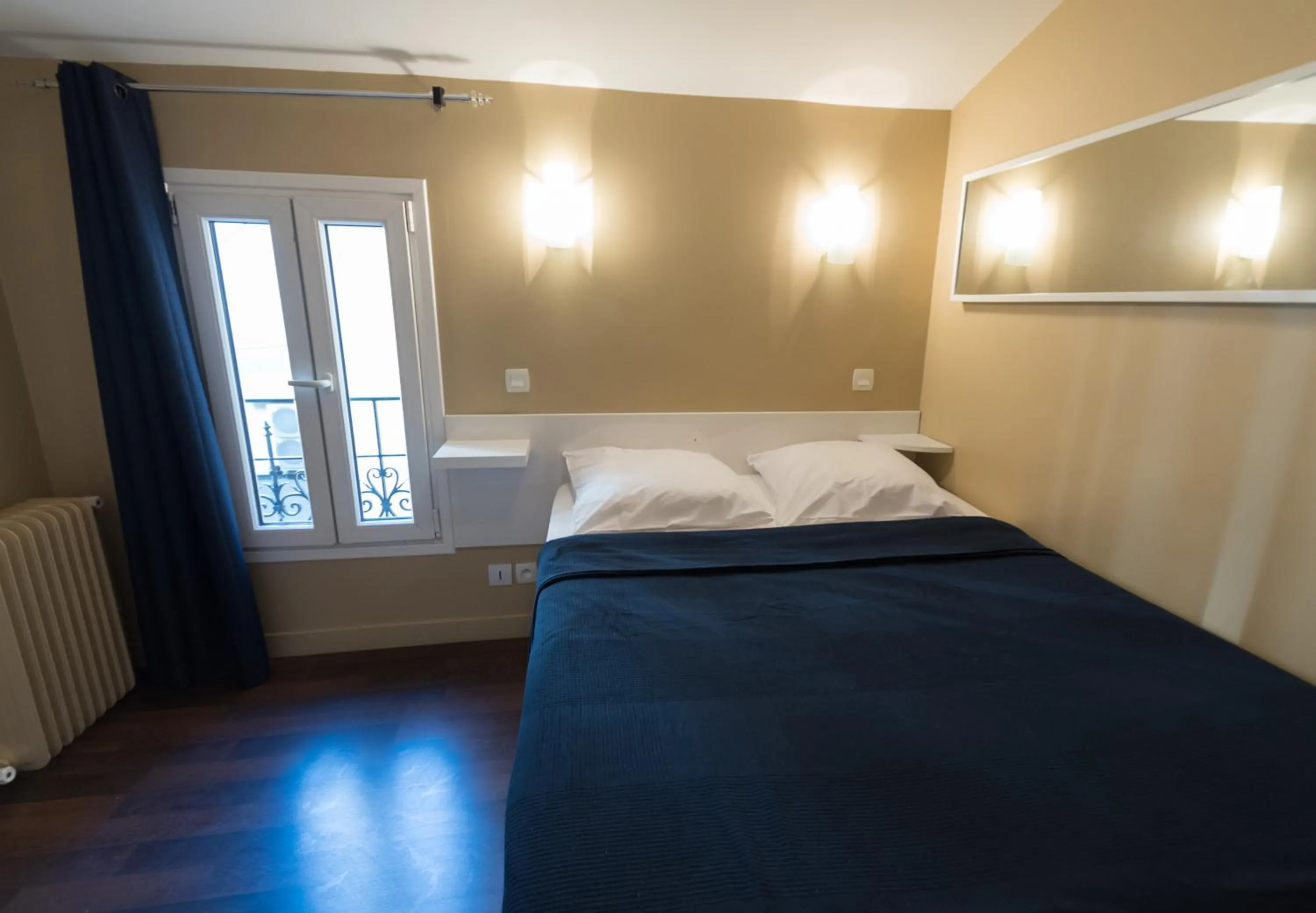 Bedroom, Bed in Hôtel De La Gare