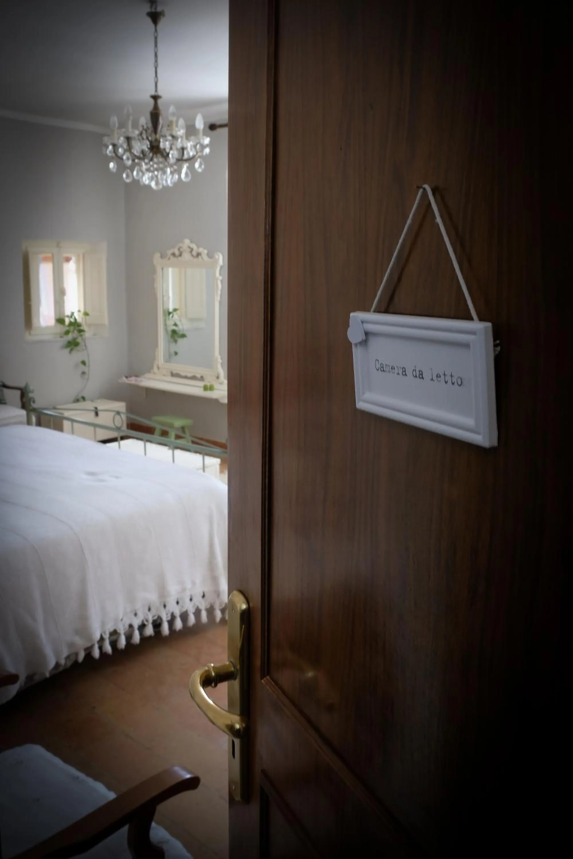 Decorative detail, Bed in La Pausetta