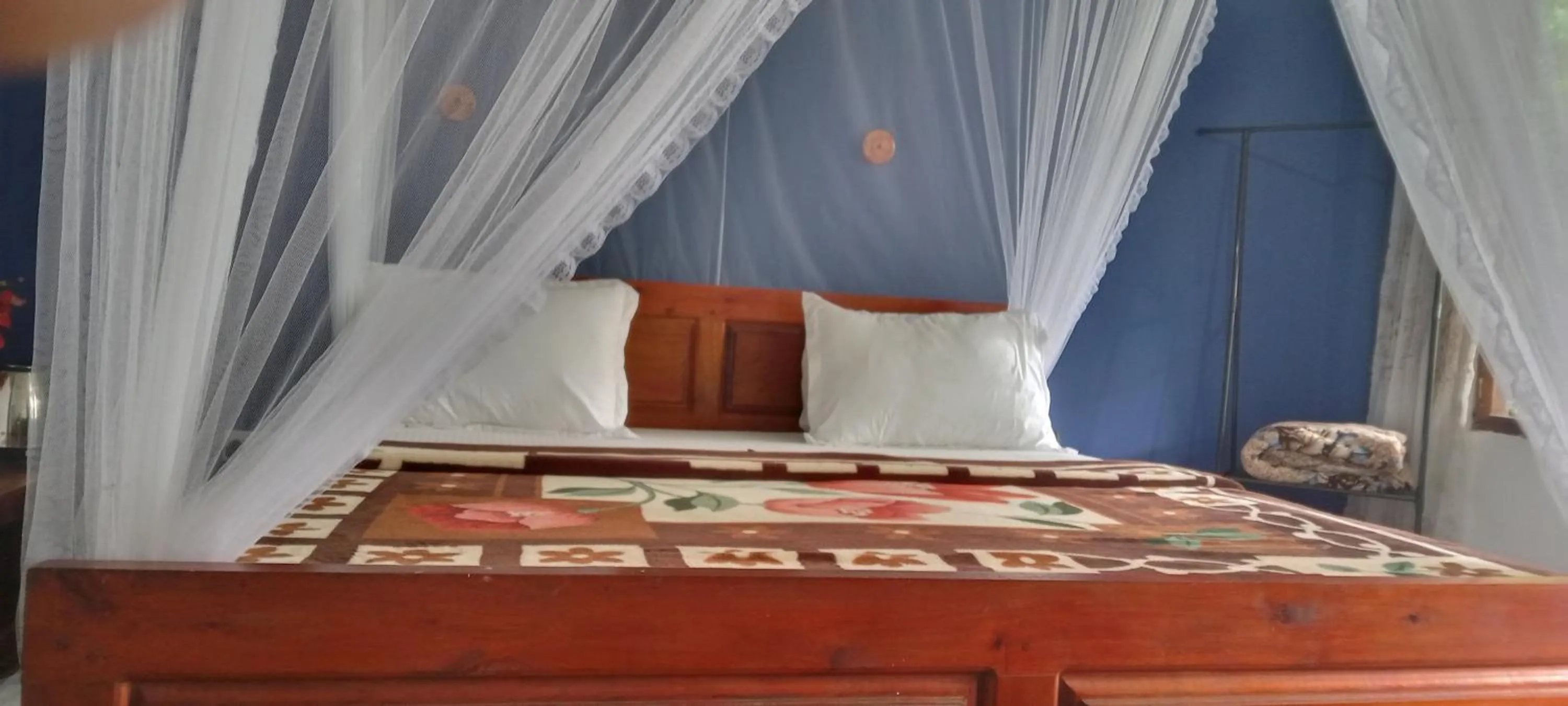 Bed in The Horizon Root Inn