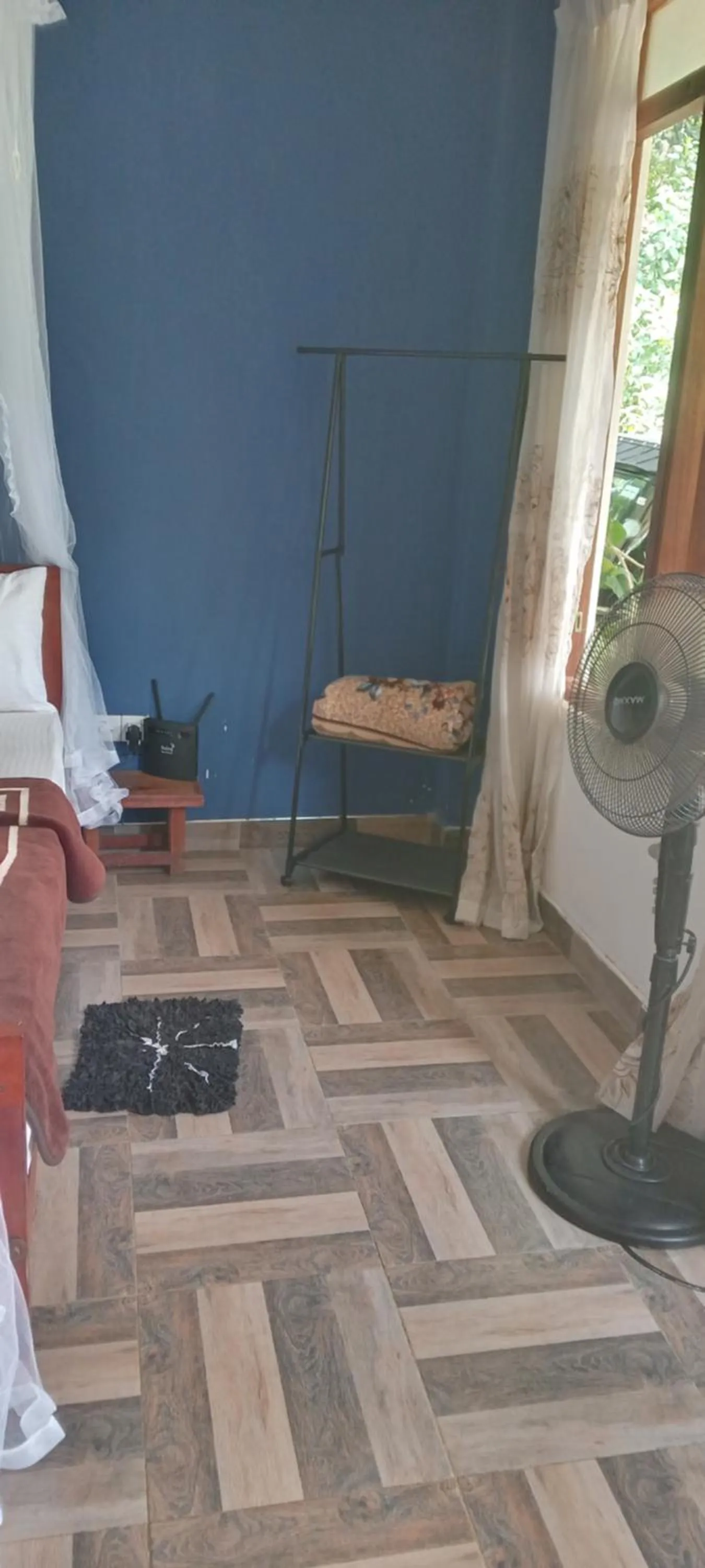 The Horizon Root Inn