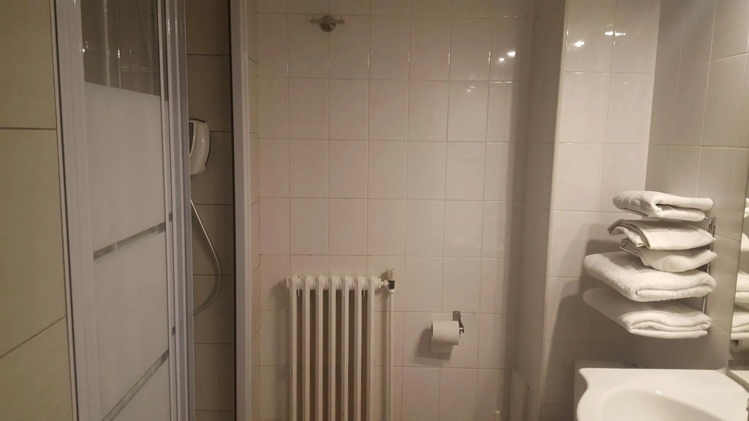 Bathroom in Hotel Glaizette