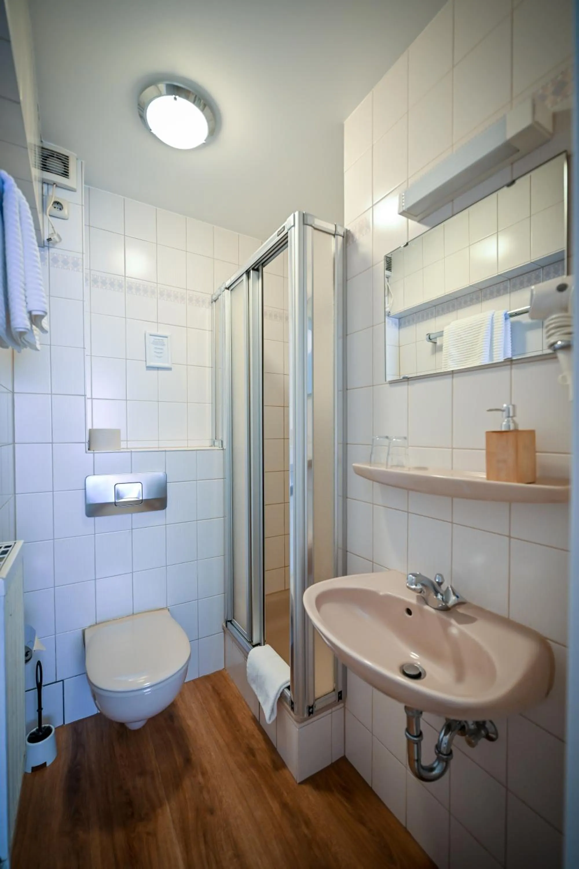 Toilet in Hotel Mainblick Garni