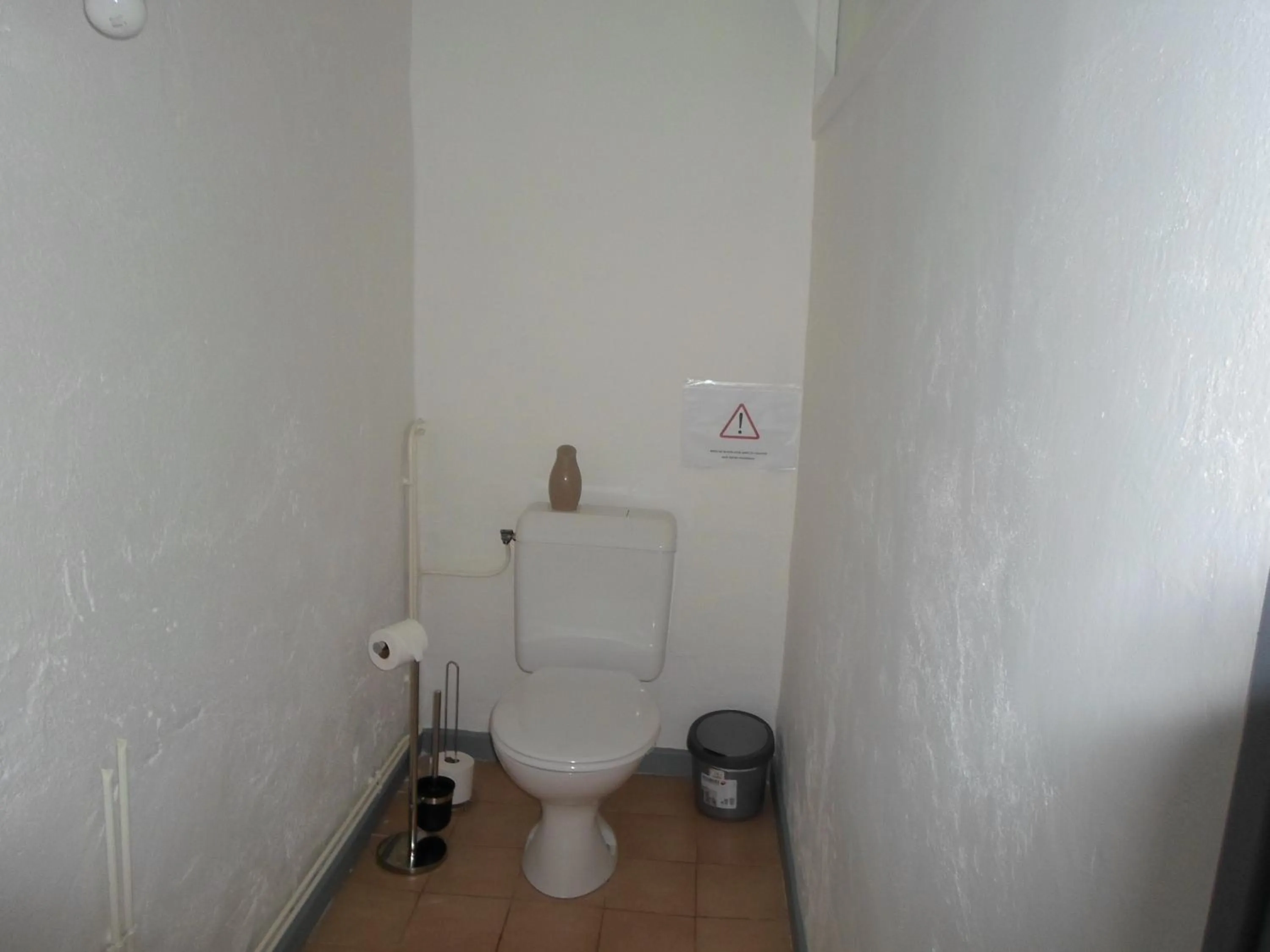 Toilet in Relais des Chaux