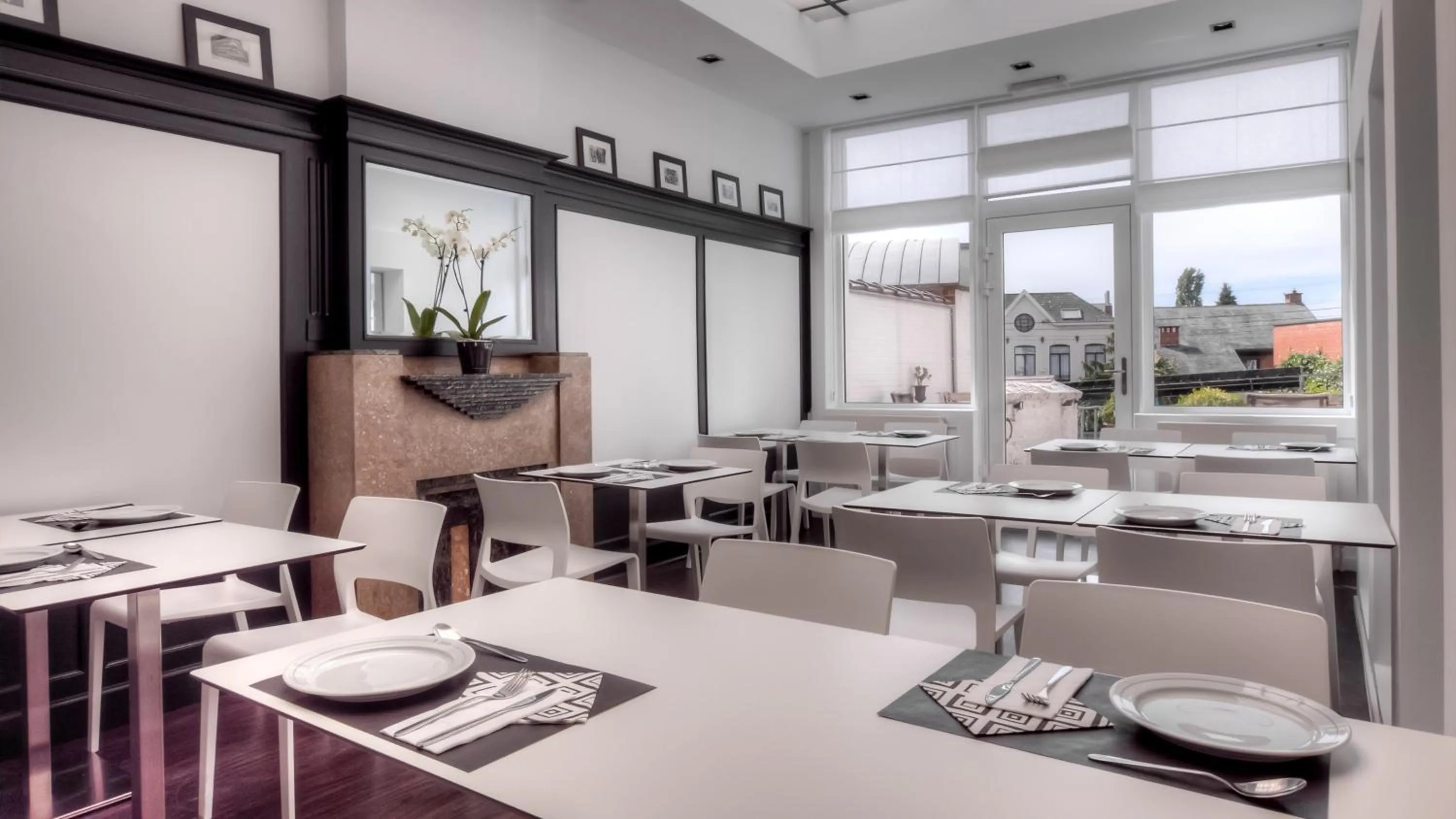 Restaurant/places to eat in Hotel St James