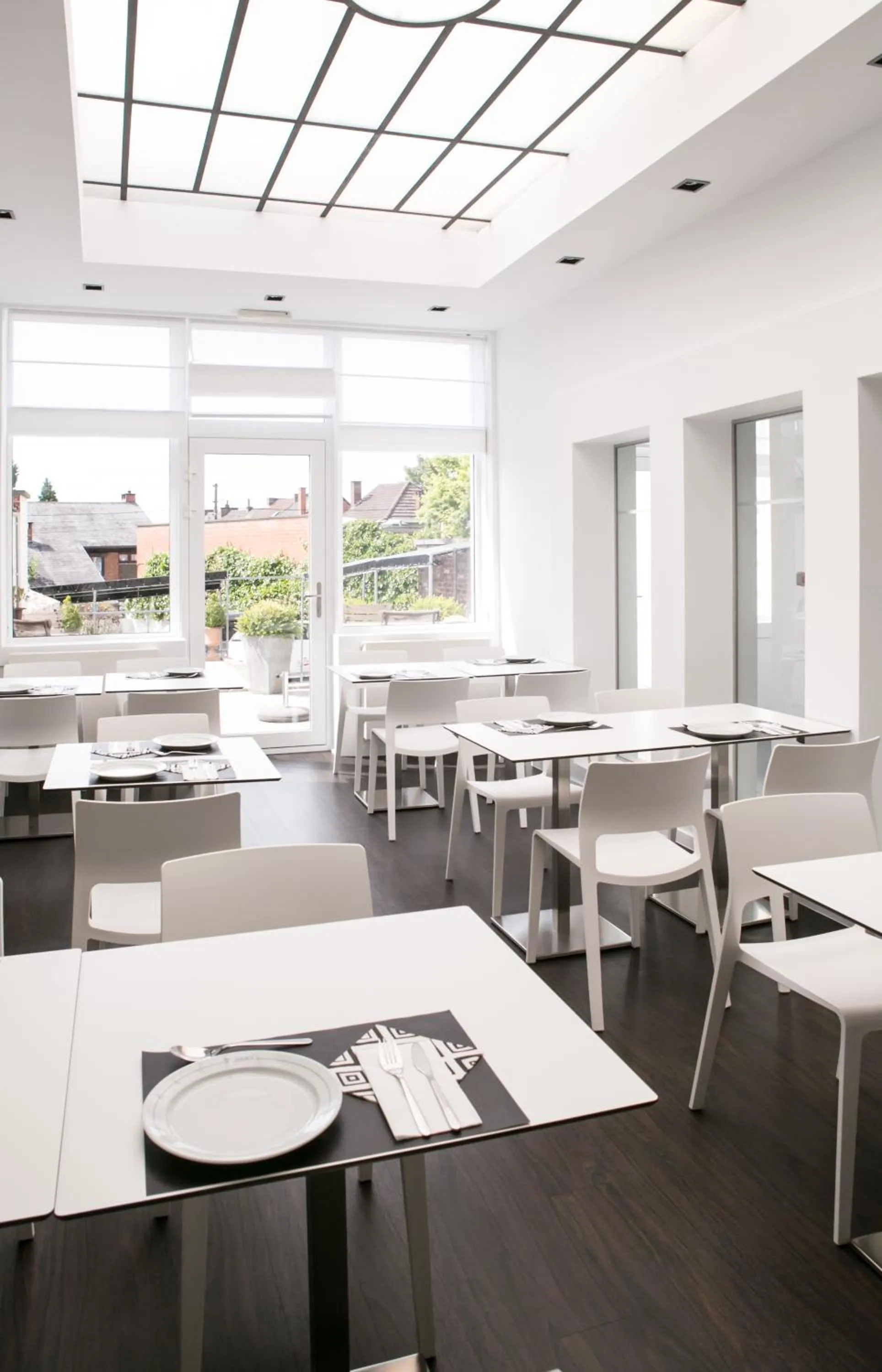 Restaurant/places to eat in Hotel St James