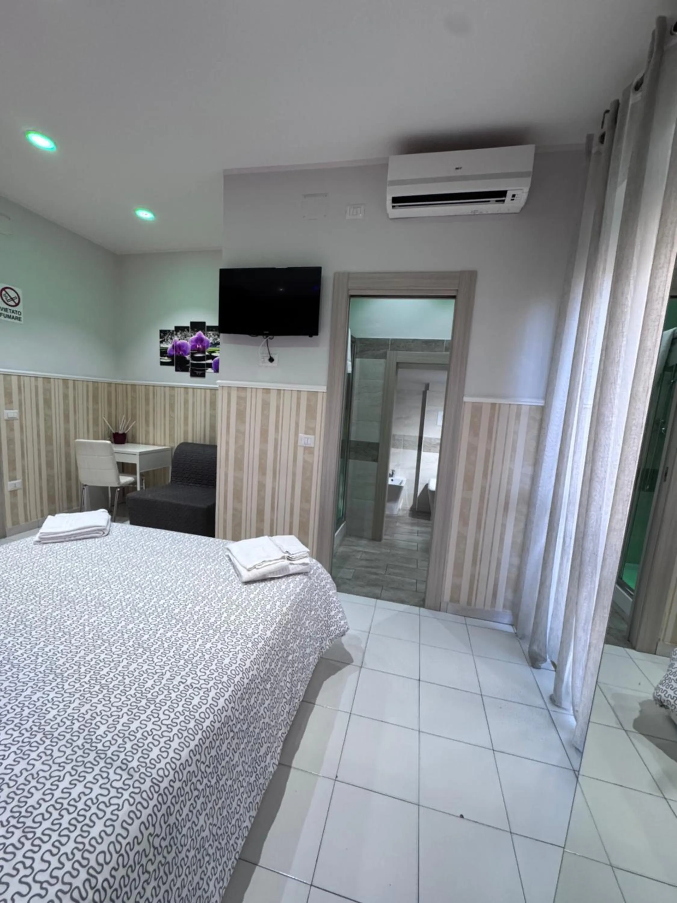 Photo of the whole room, Bed in B&b La Ferrovia