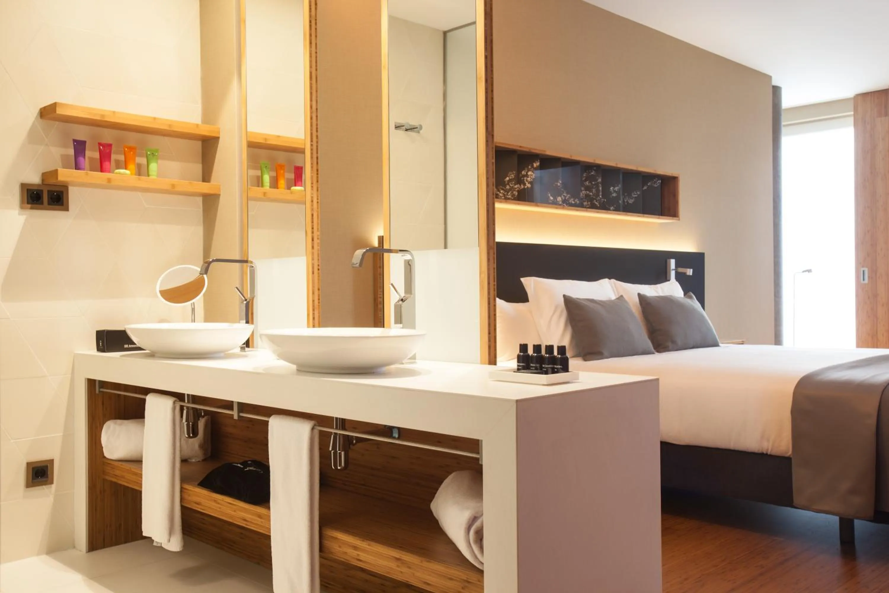 Bathroom, Bed in Ocean Drive Barcelona