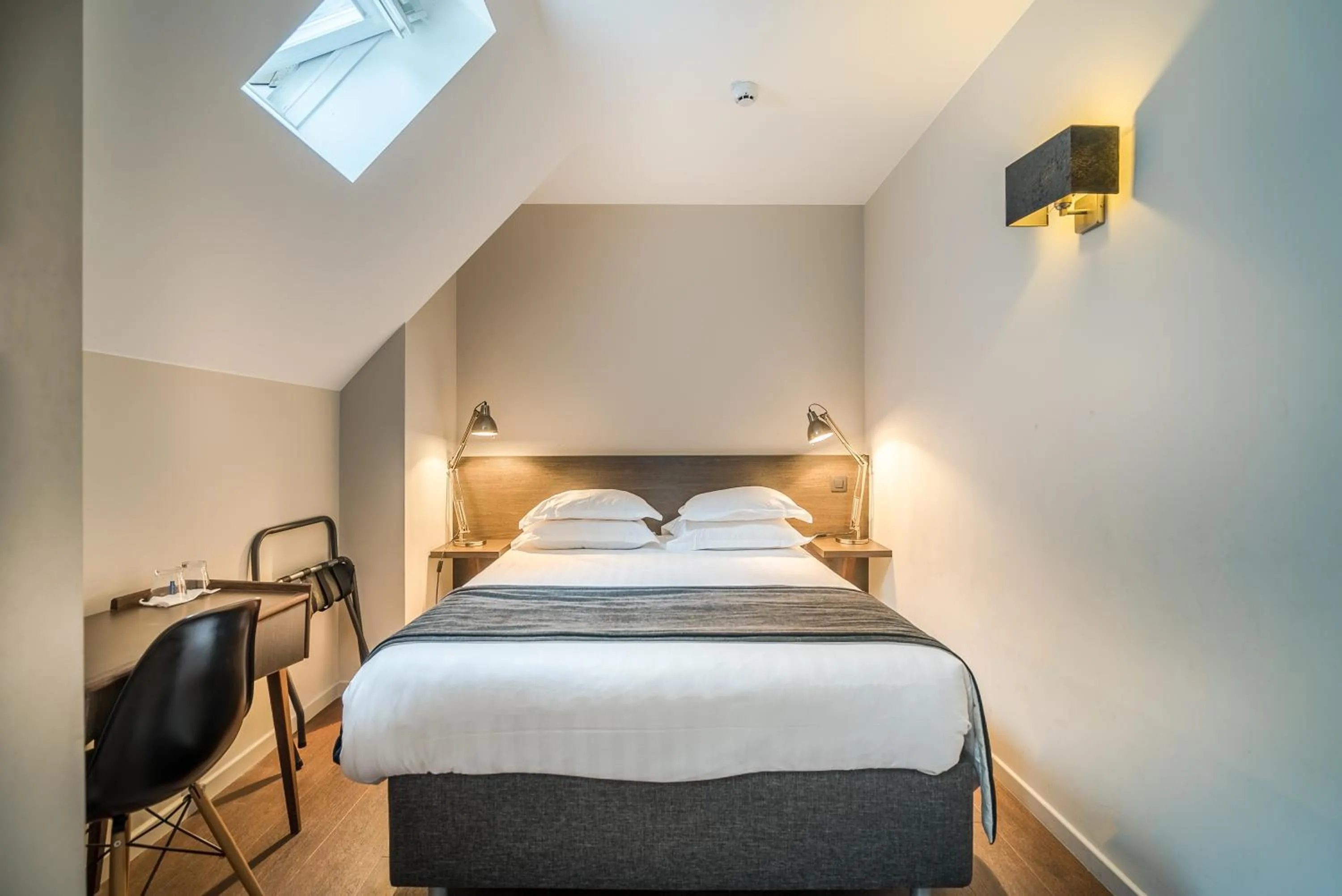 Bed in Résidence-Hotel Le Quinze Grand Place Brussels