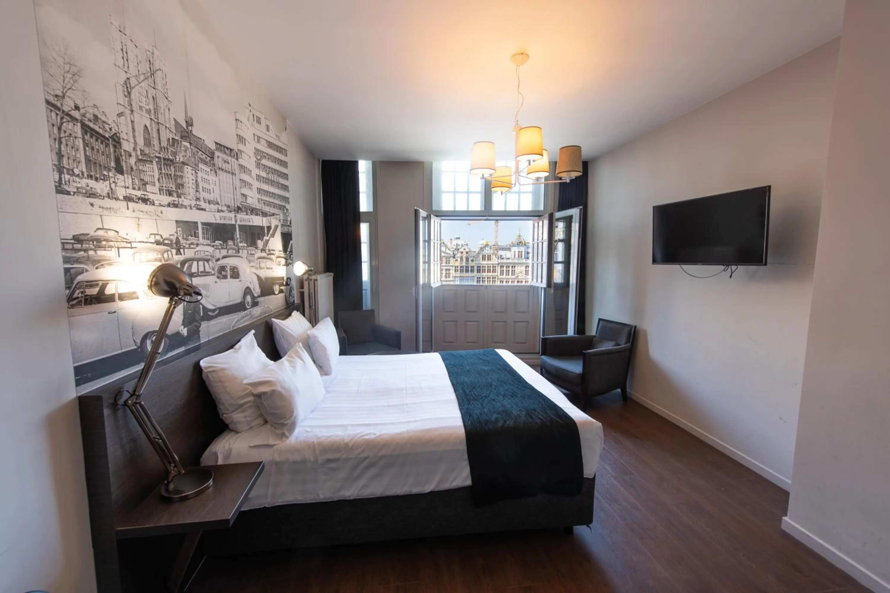 Bed in Résidence-Hotel Le Quinze Grand Place Brussels