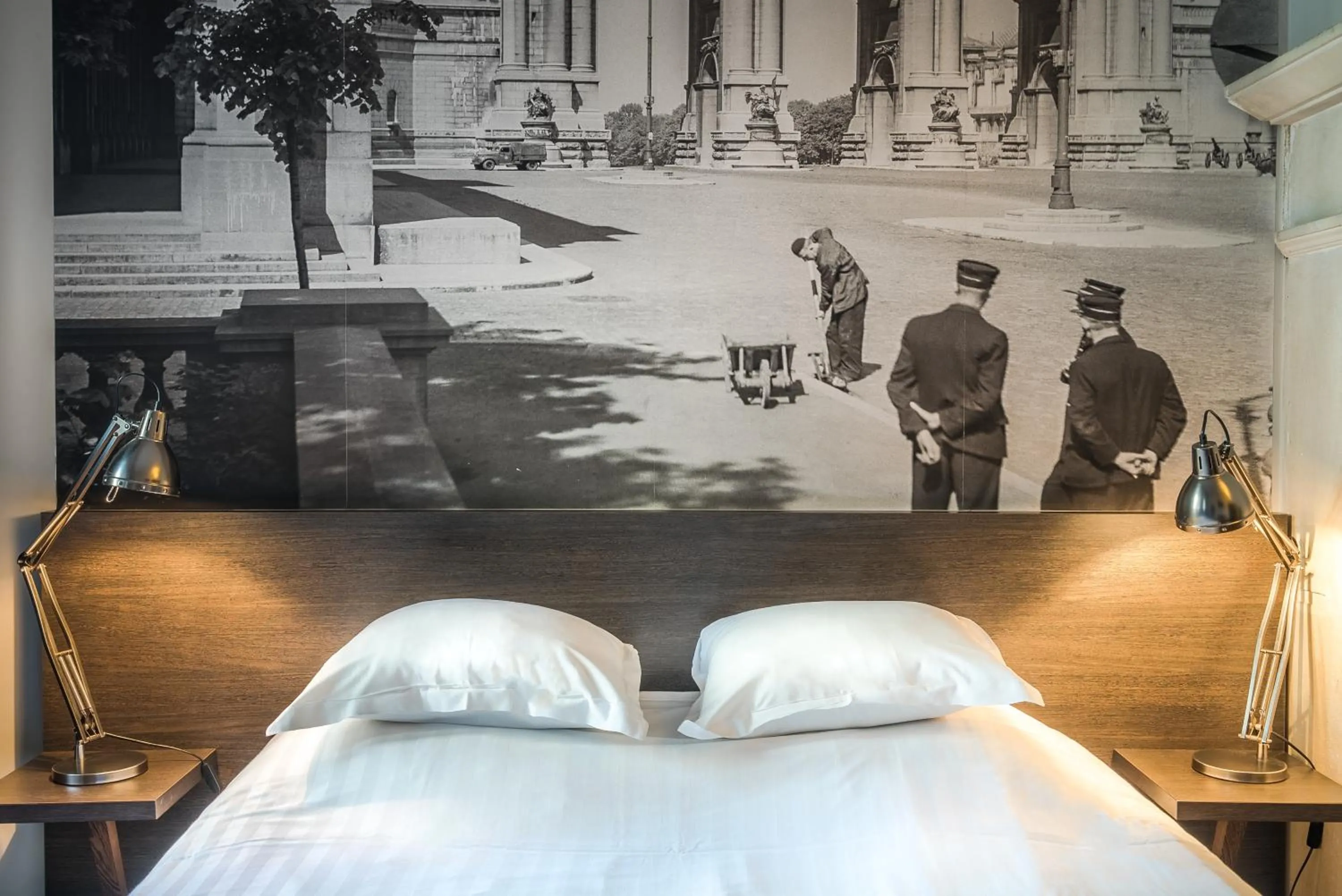 Bed in Résidence-Hotel Le Quinze Grand Place Brussels