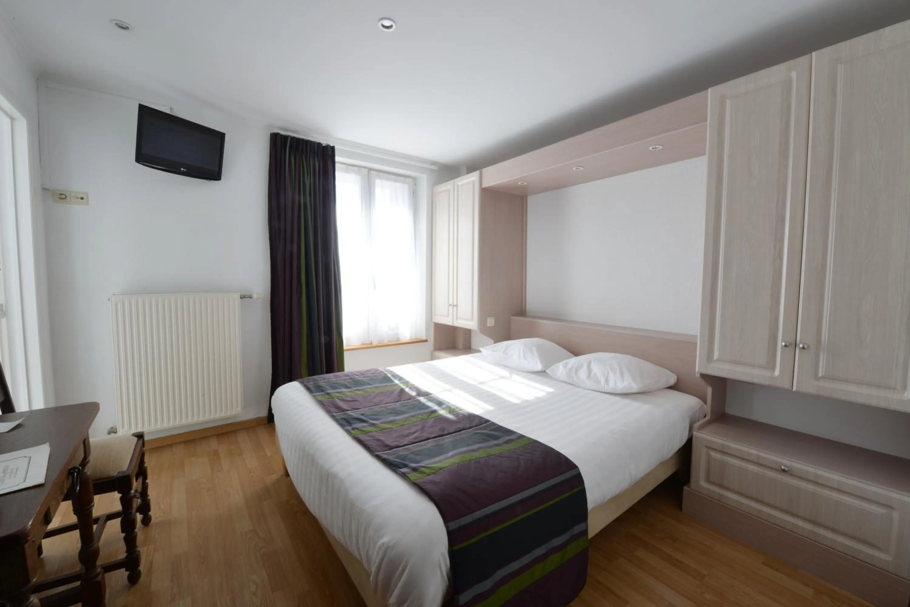 Bed in Hotel des Ardennes