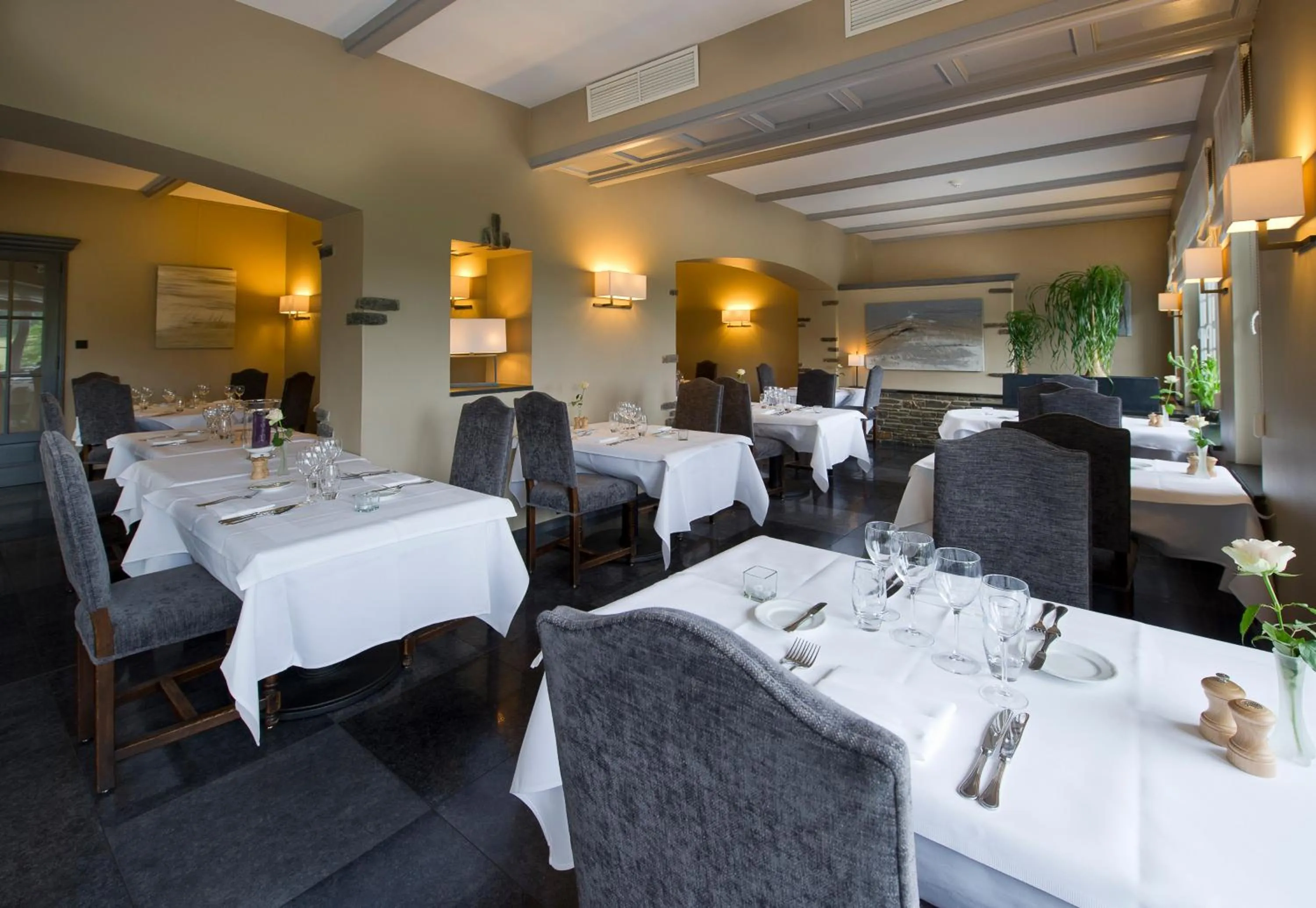 Restaurant/places to eat in Hotel des Ardennes