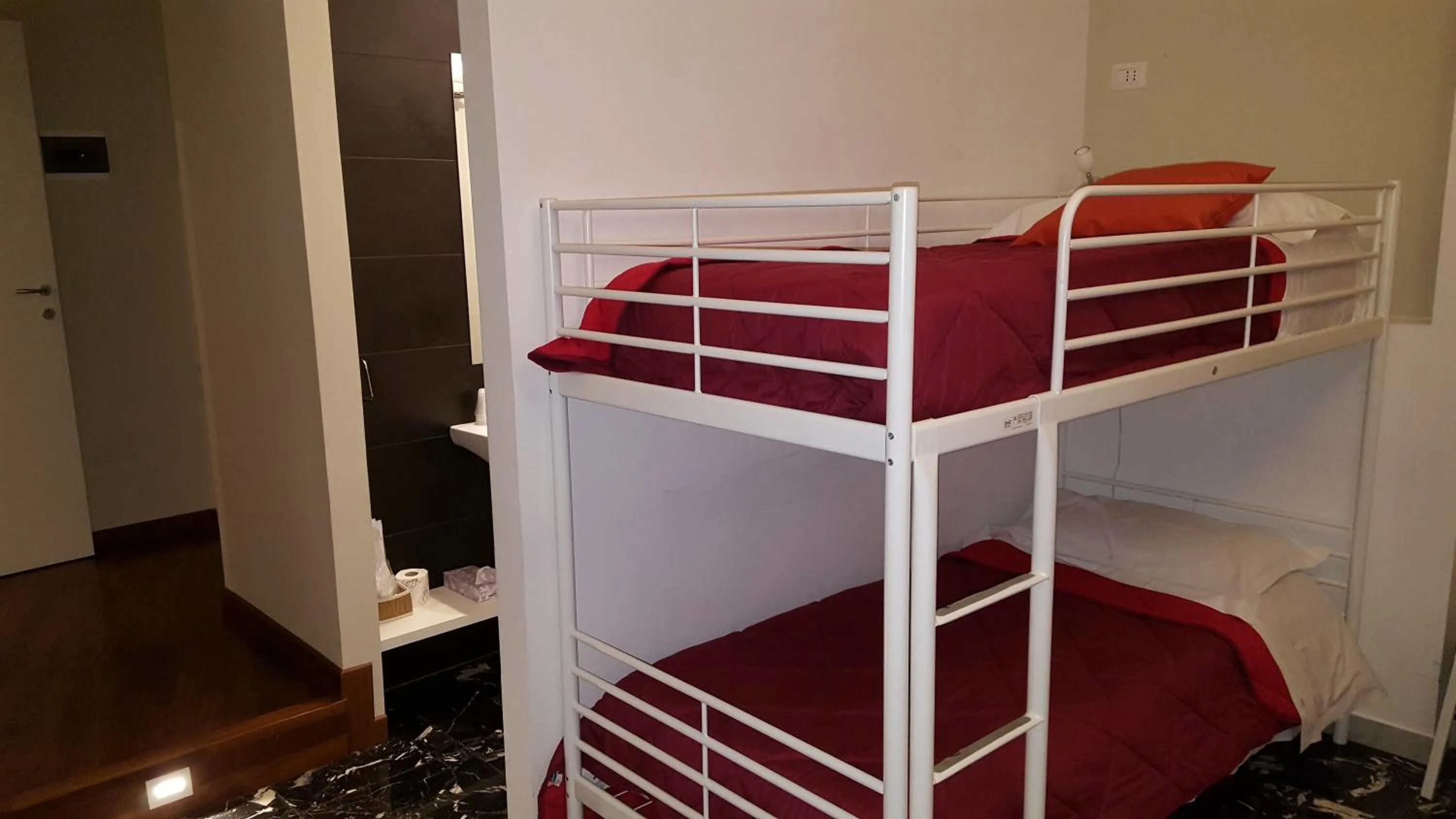 bunk bed, Bed in B&B Rettifilo