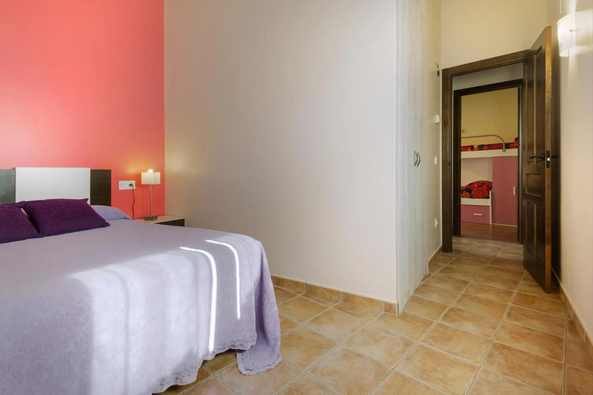 Photo of the whole room, Bed in O Zierzo
