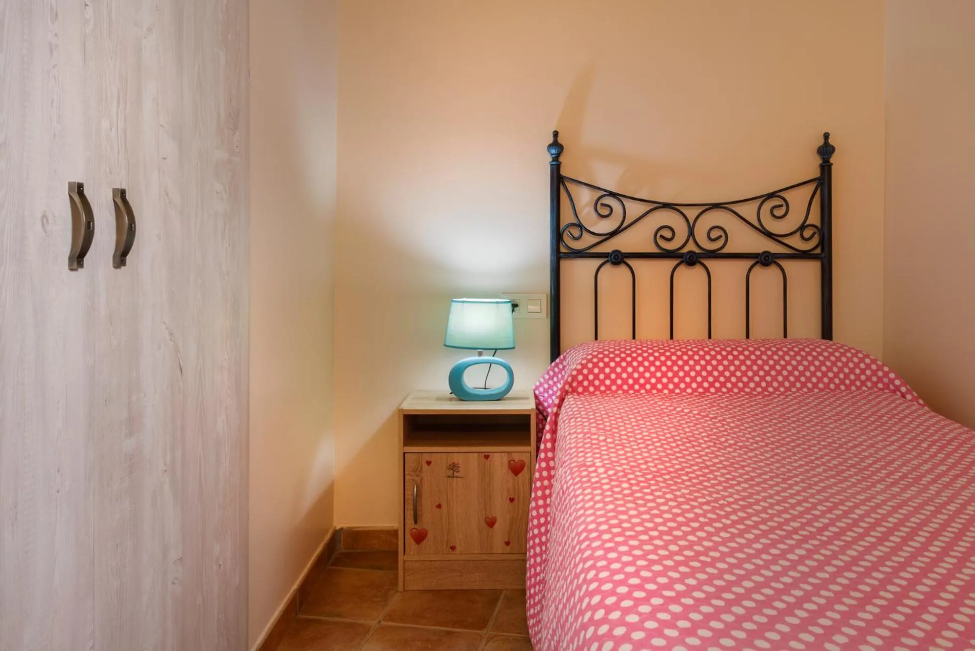Bedroom, Bed in O Zierzo