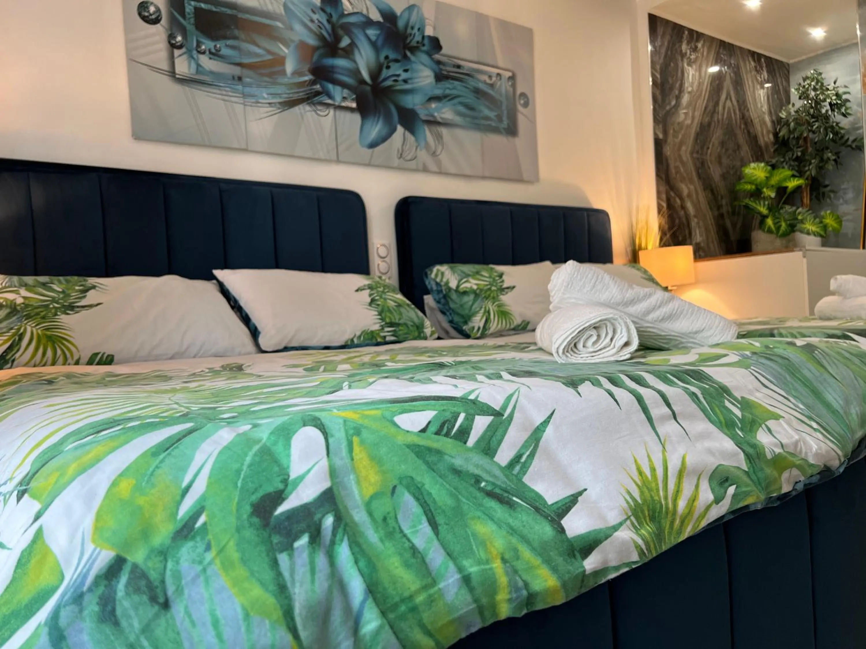 Bed in Endless Stunning Mediterranean Sea Views Promenade Des Anglais