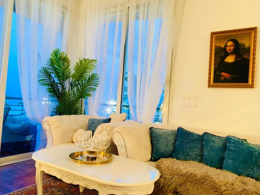 Endless Stunning Mediterranean Sea Views Promenade Des Anglais