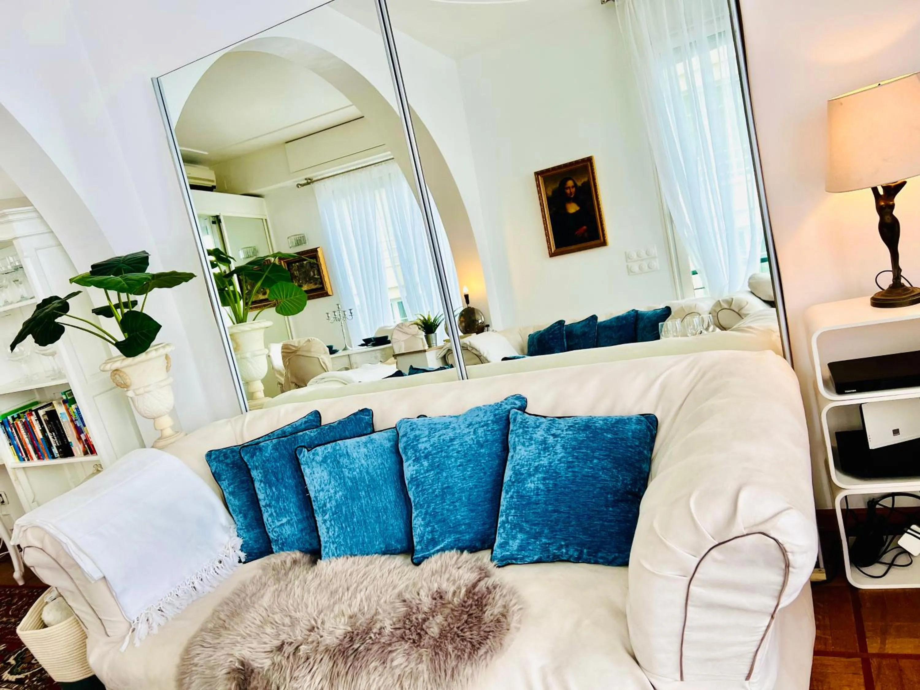 Bed in Endless Stunning Mediterranean Sea Views Promenade Des Anglais